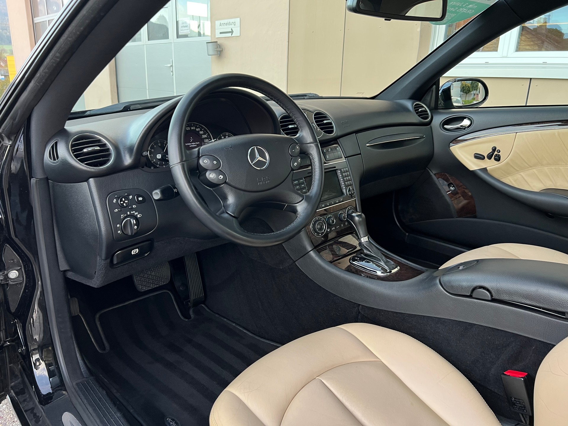MERCEDES-BENZ CLK 350 Elégance 7G-Tronic I designo (CH)-image-11