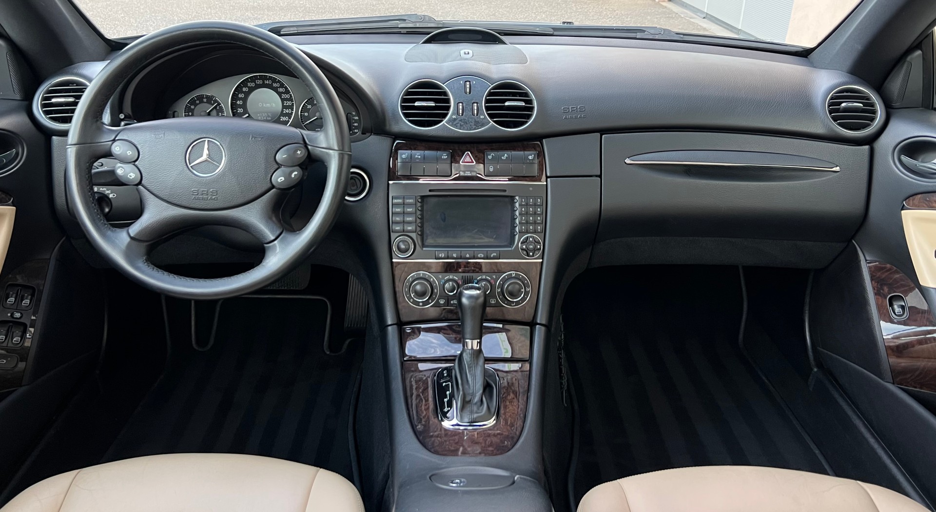 MERCEDES-BENZ CLK 350 Elégance 7G-Tronic I designo (CH)-image-14
