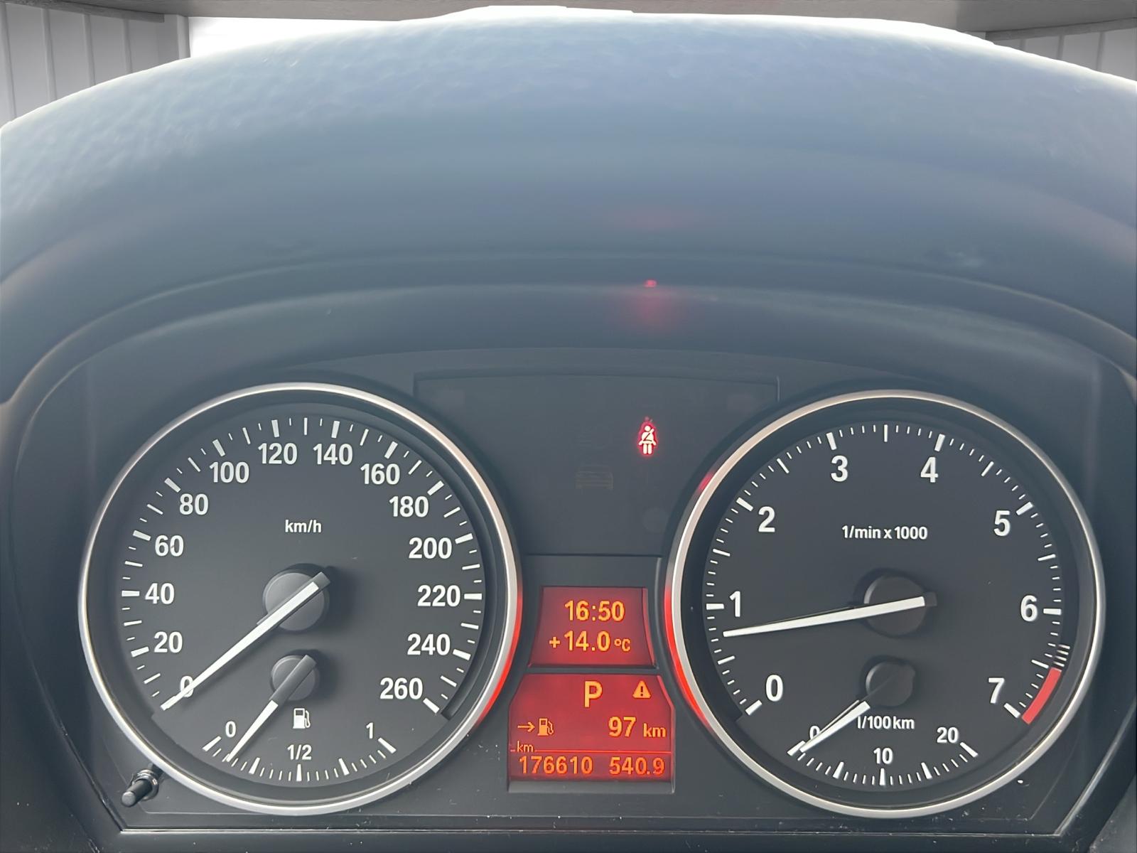 BMW X1 sDrive 18i-image-10