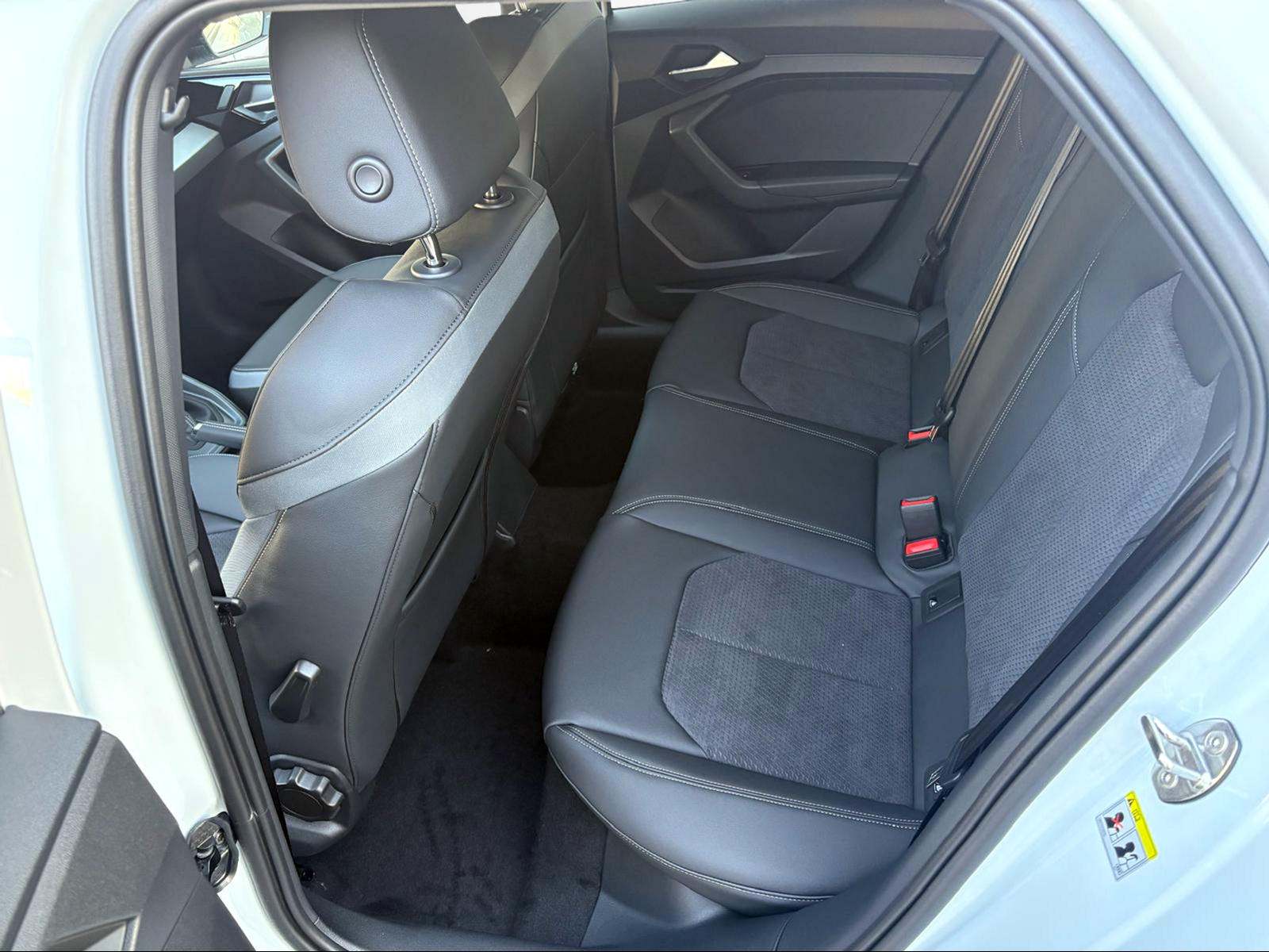 AUDI A1 Sportback 30 TFSI S Line Attraction S-tronic-image-10