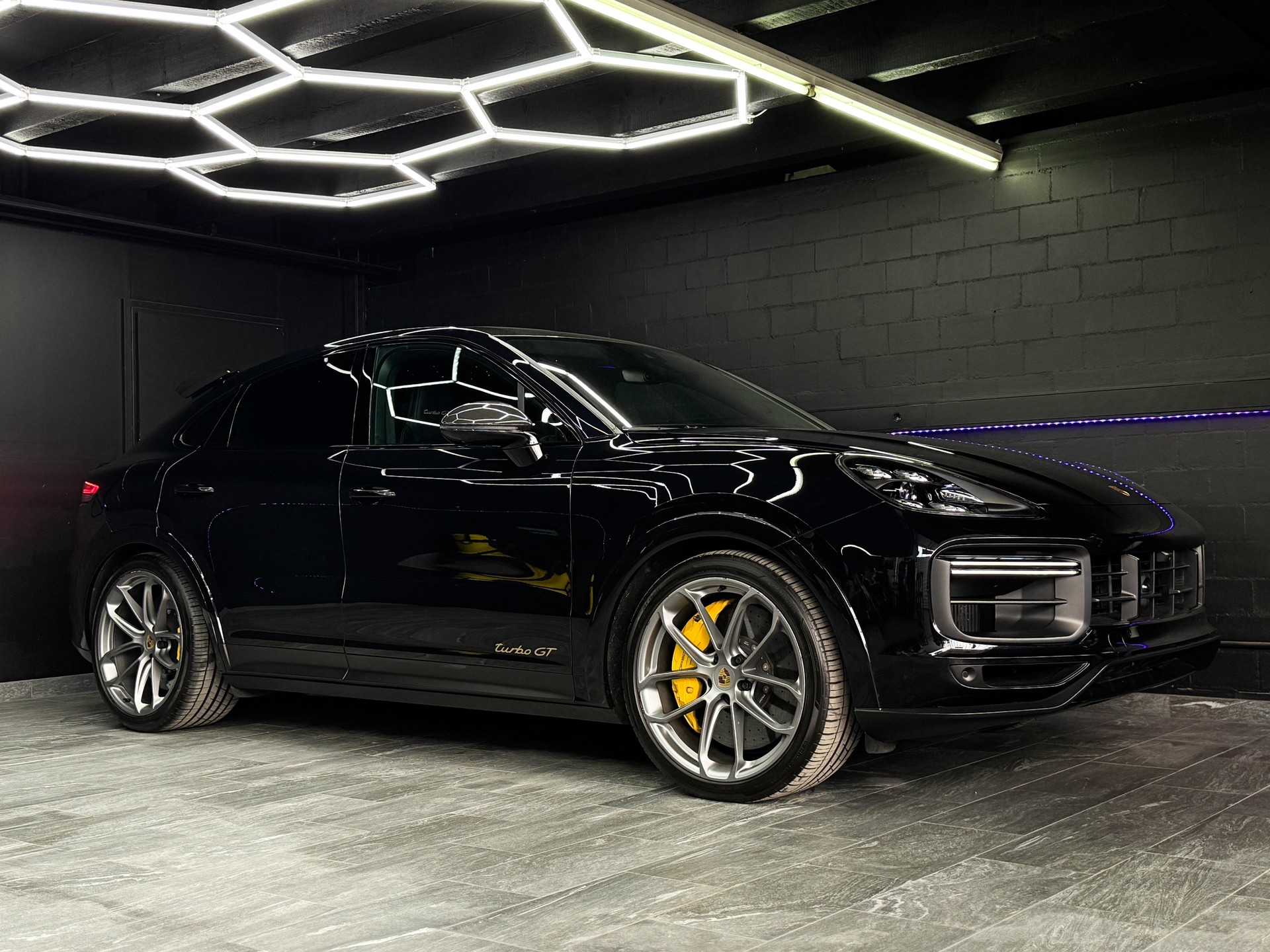 PORSCHE Cayenne Turbo GT ( Porsche Approved )-image-1