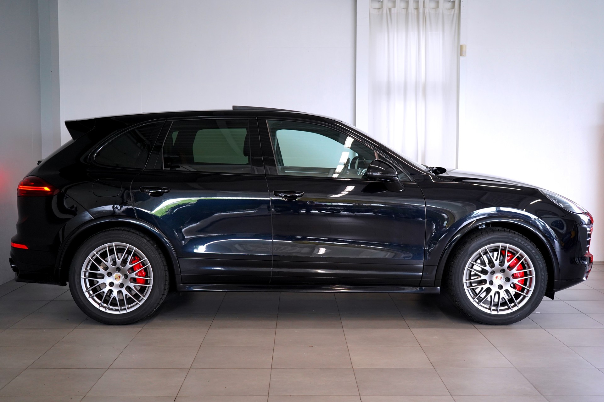 PORSCHE Cayenne GTS-image-4