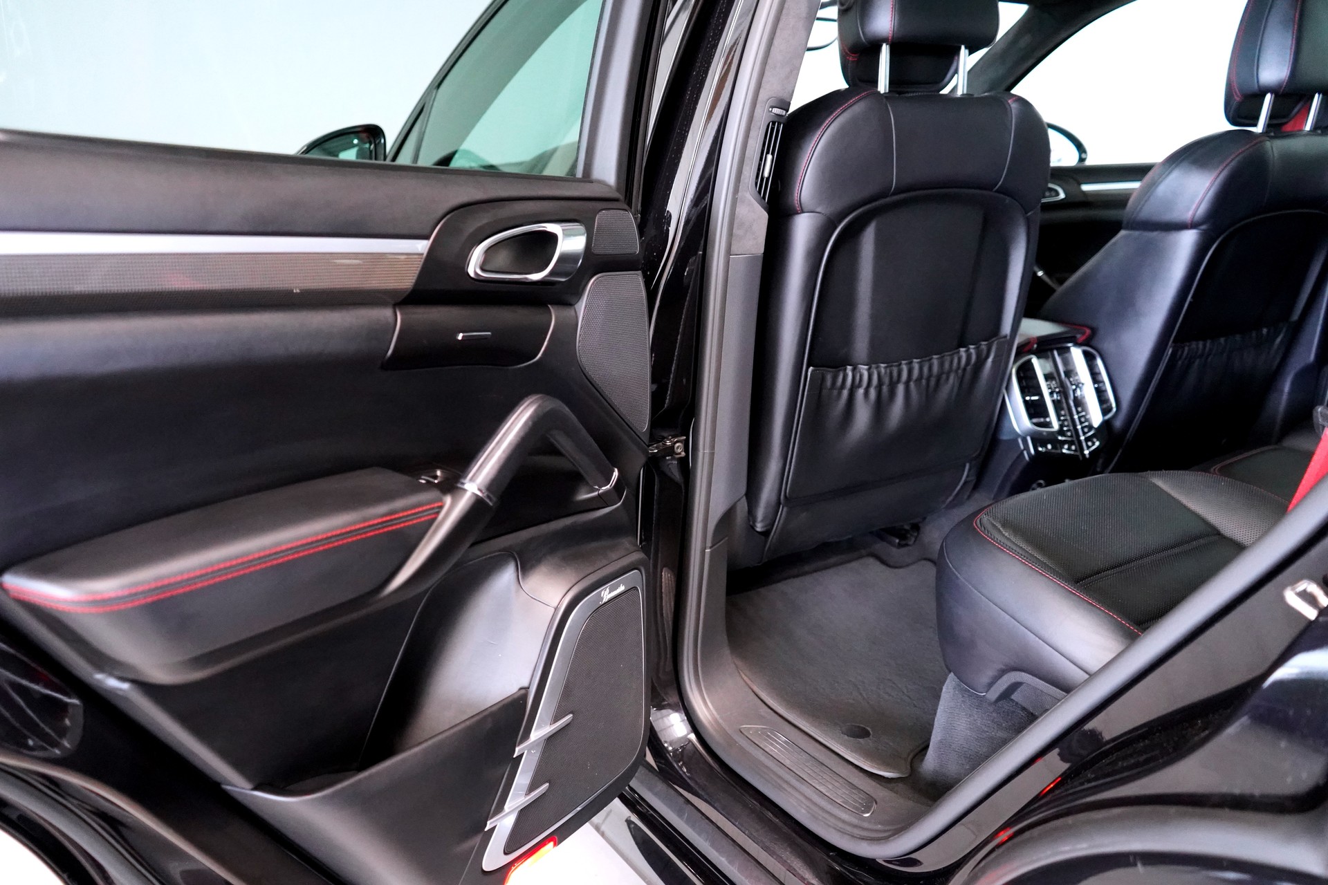 PORSCHE Cayenne GTS-image-25