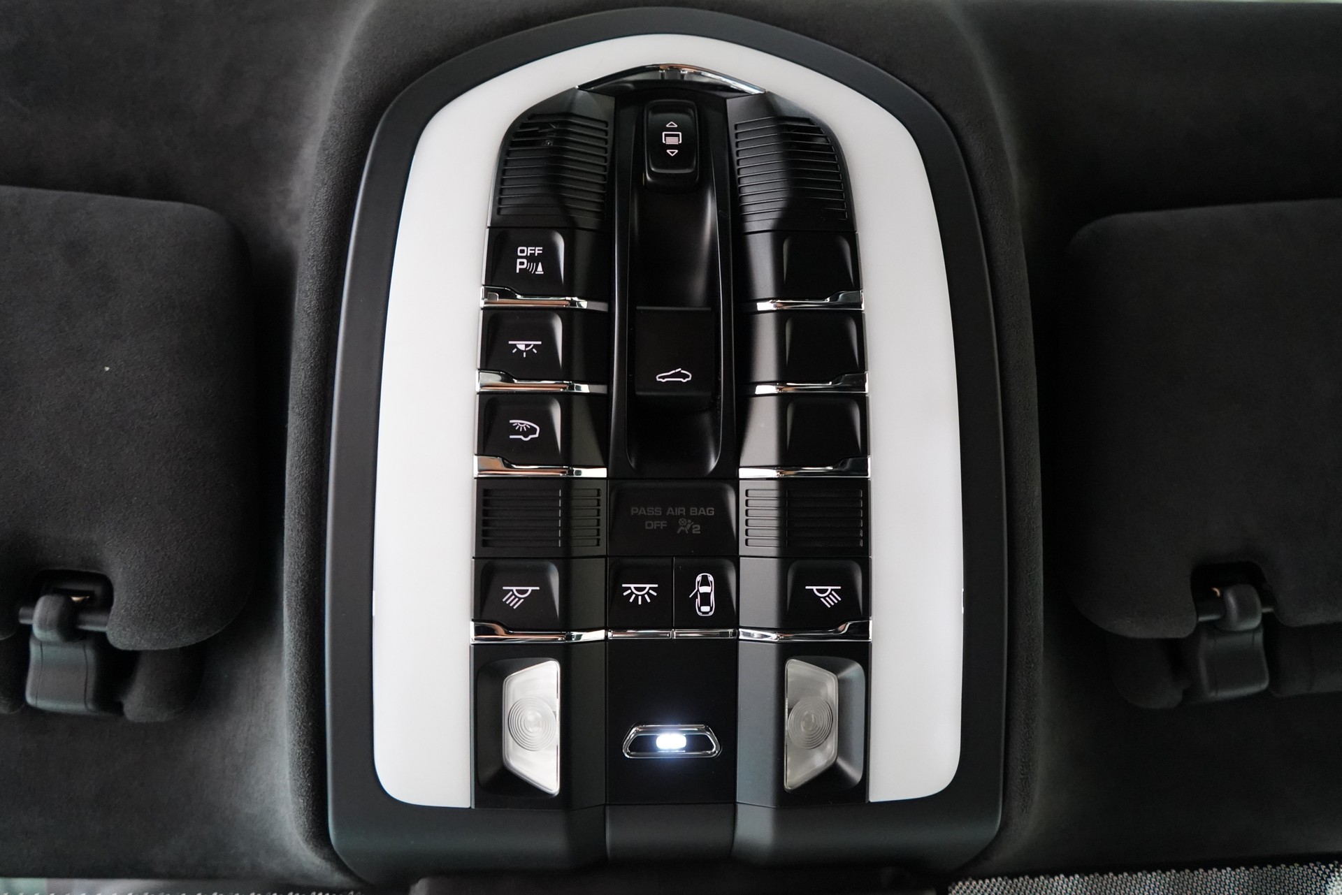 PORSCHE Cayenne GTS-image-17