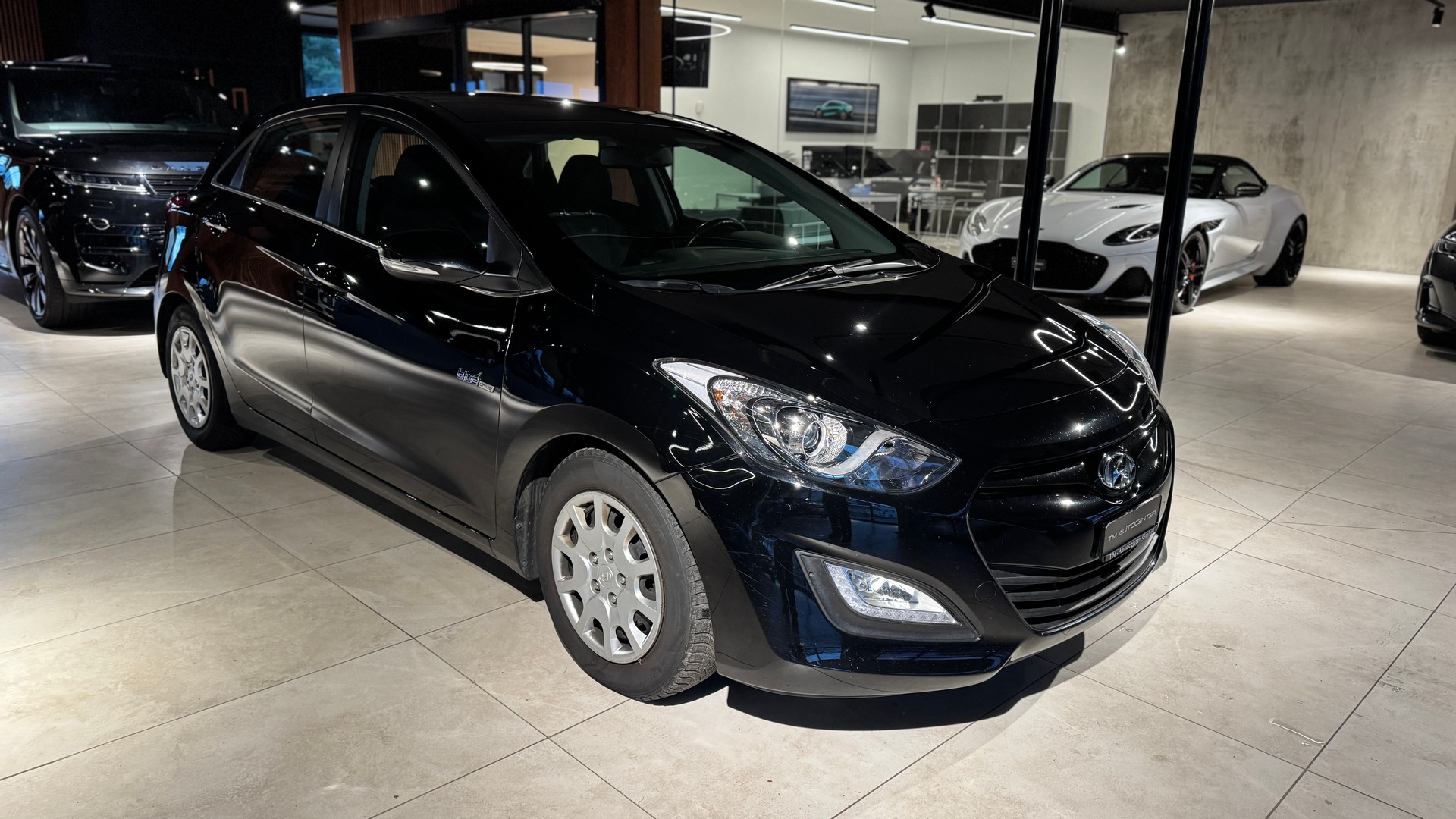 HYUNDAI i30 1.6 CRDi Swiss Plus Edition-image-1
