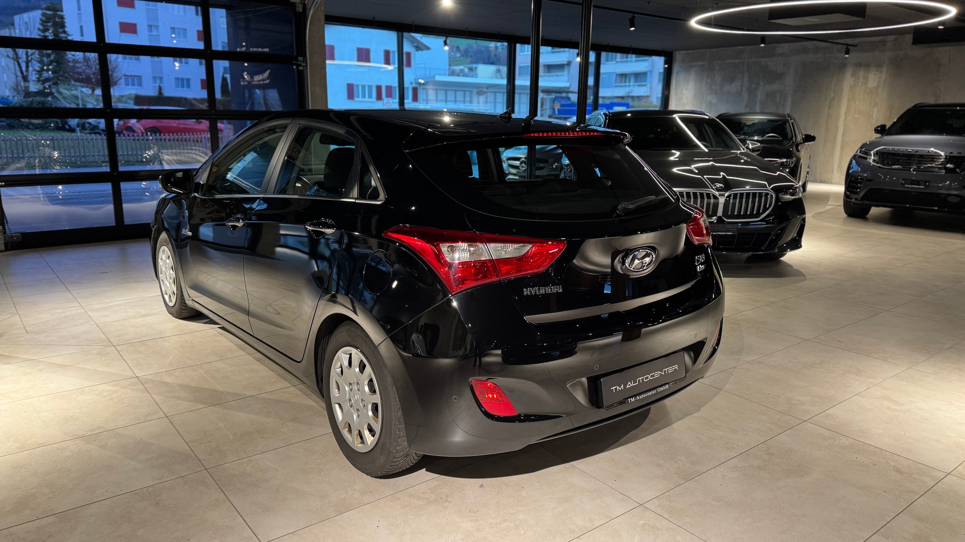 HYUNDAI i30 1.6 CRDi Swiss Plus Edition-image-3
