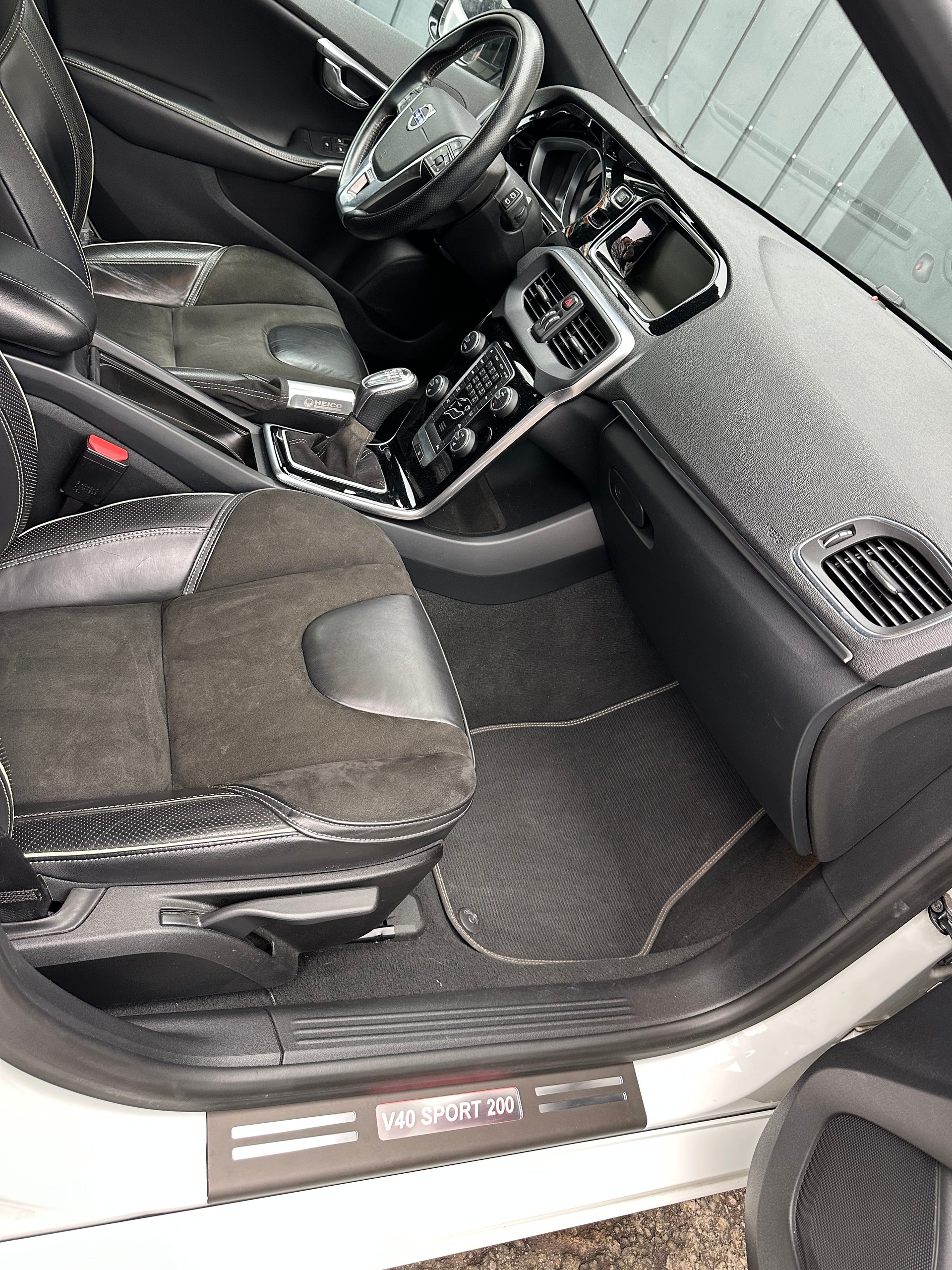 VOLVO V40 Sport200-image-3