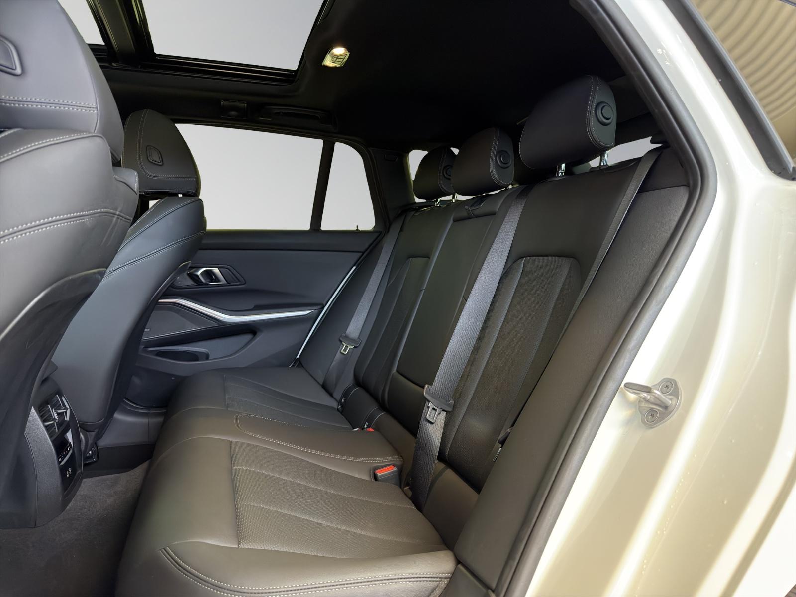 BMW 330d xDrive M-SportPaket-image-15