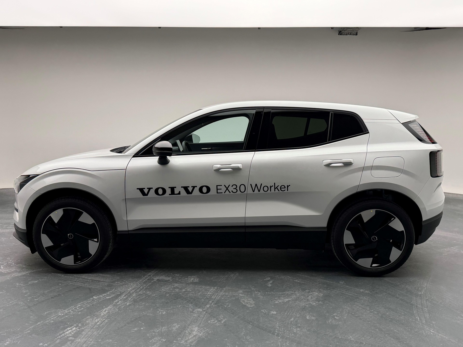 VOLVO EX30 E60 Plus-image-2