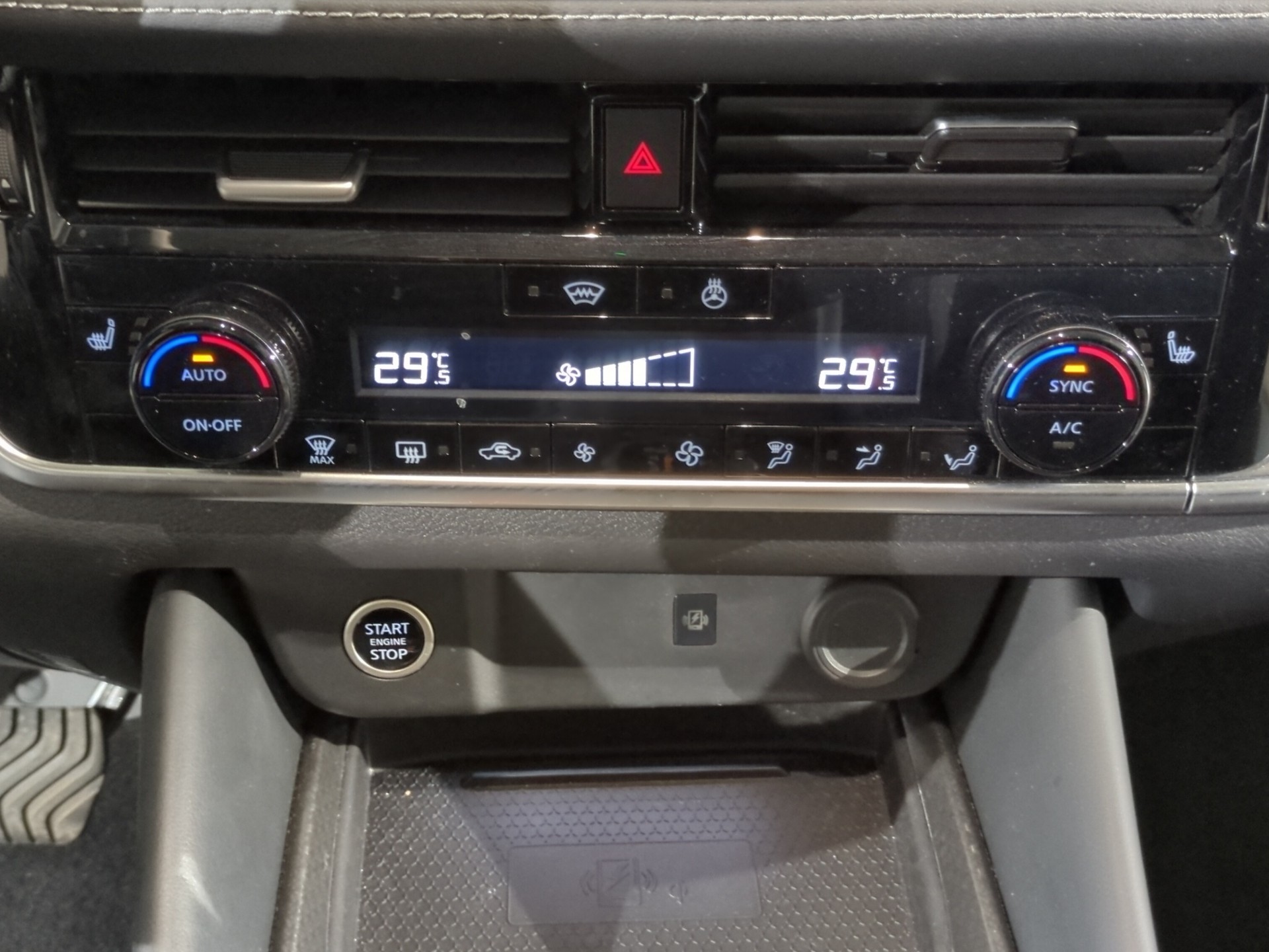 NISSAN Qashqai 1.3 DIG-T MHEV N-Connecta Xtronic-image-21