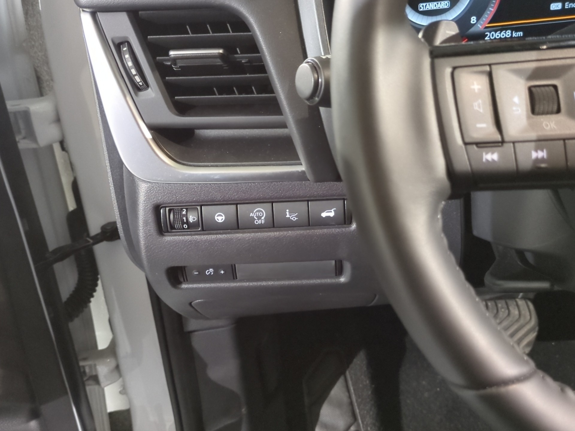 NISSAN Qashqai 1.3 DIG-T MHEV N-Connecta Xtronic-image-19