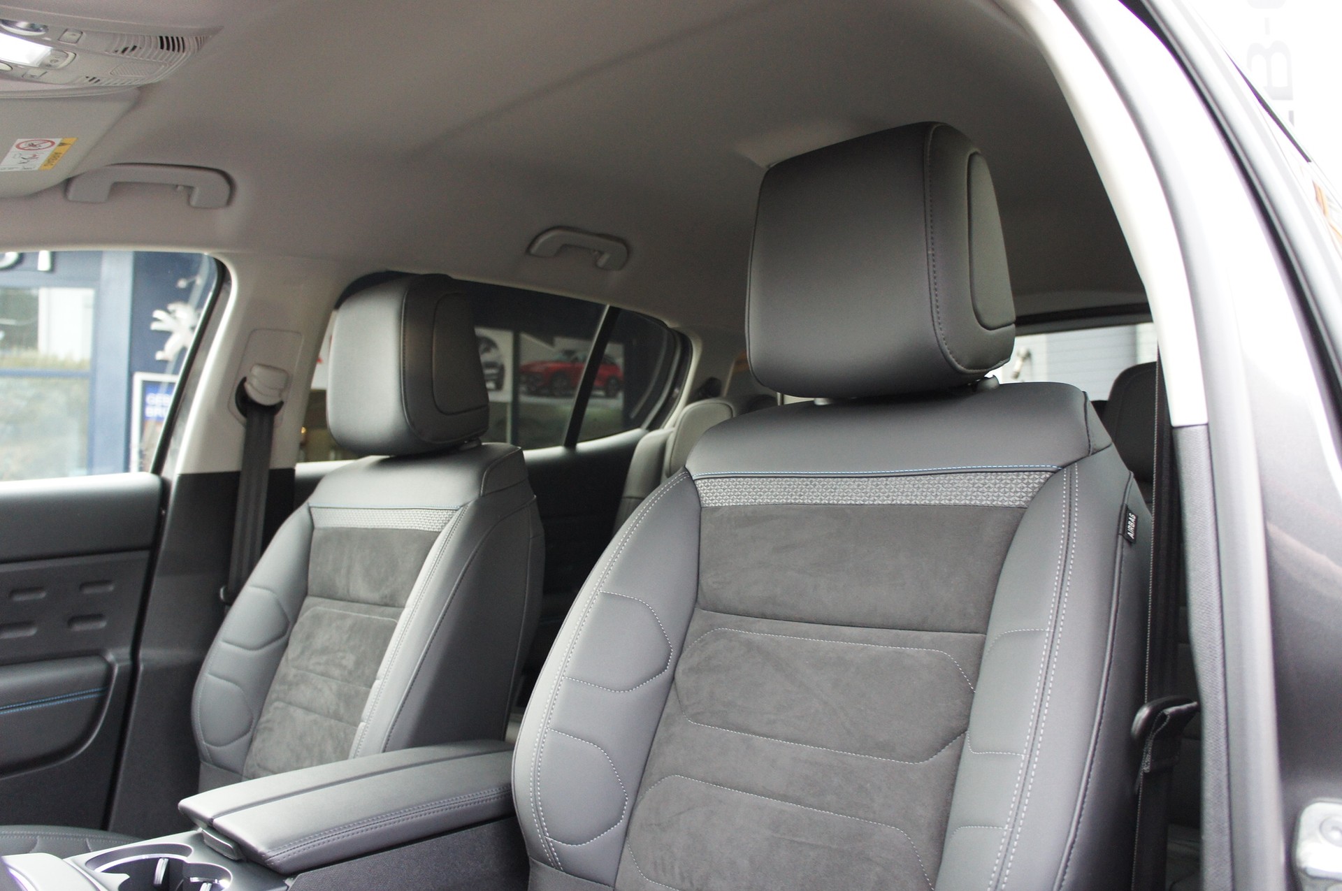 CITROEN C5 Aircross 1.6 PHEV Shine-image-13