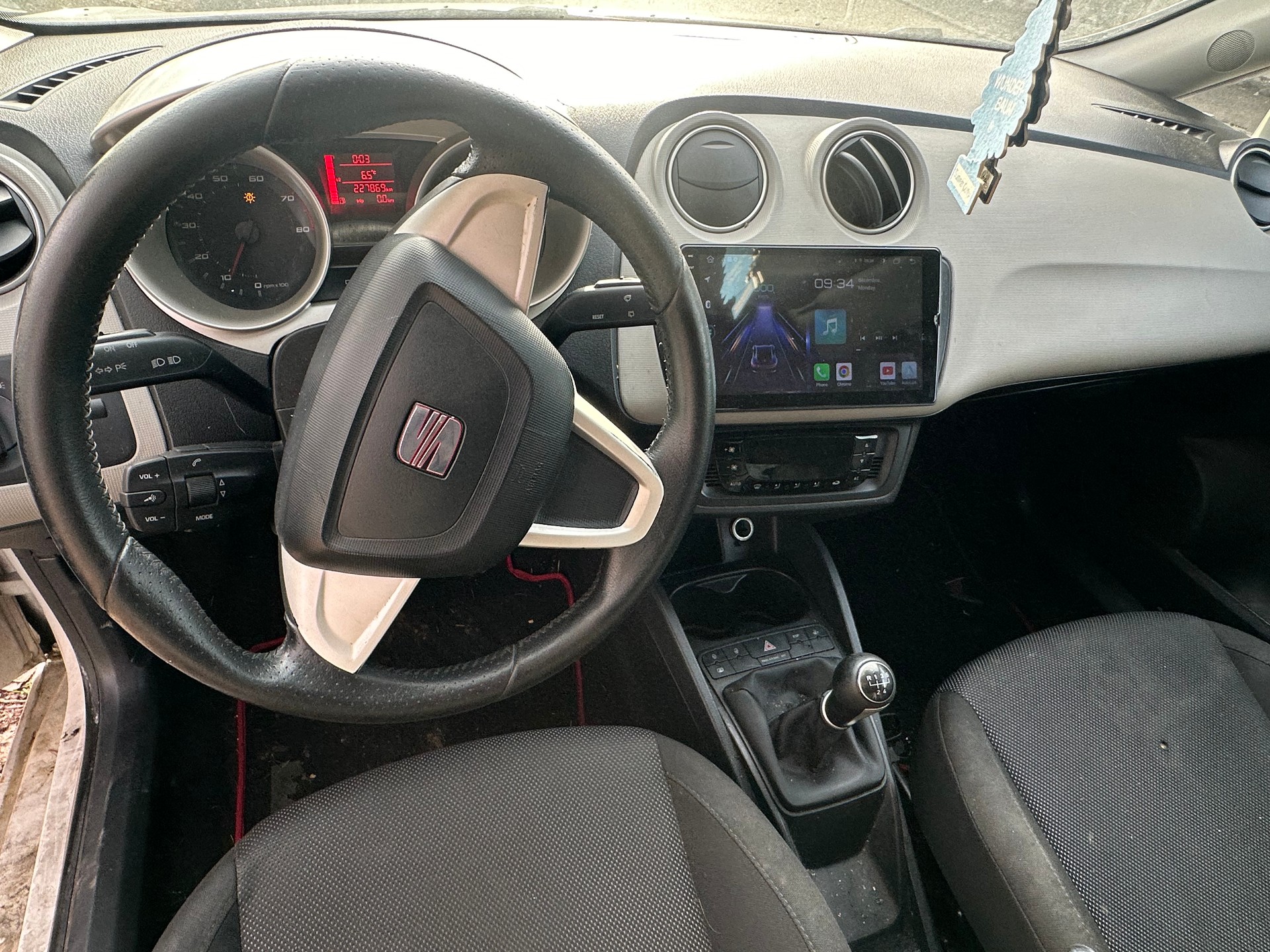 SEAT Ibiza SC 1.6 Sport-image-7