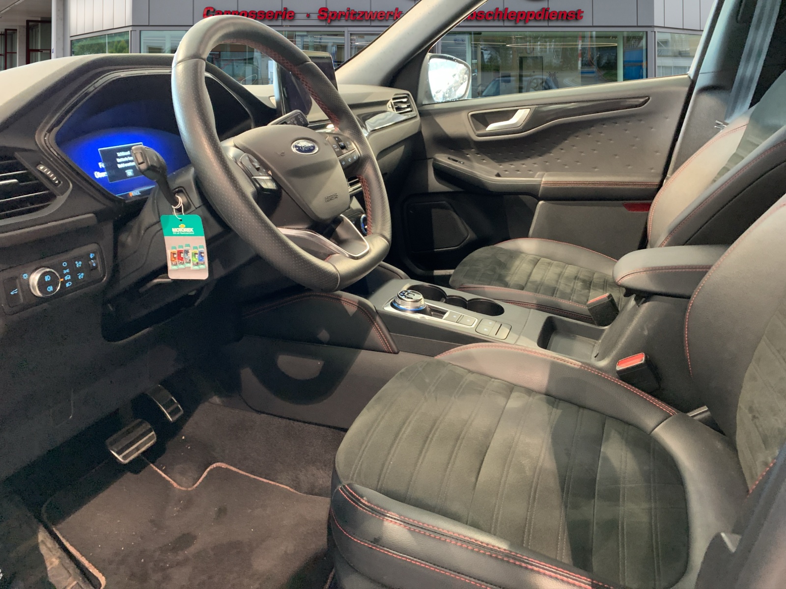 FORD Kuga 2.5 Hybrid ST-Line X 4x4-image-6