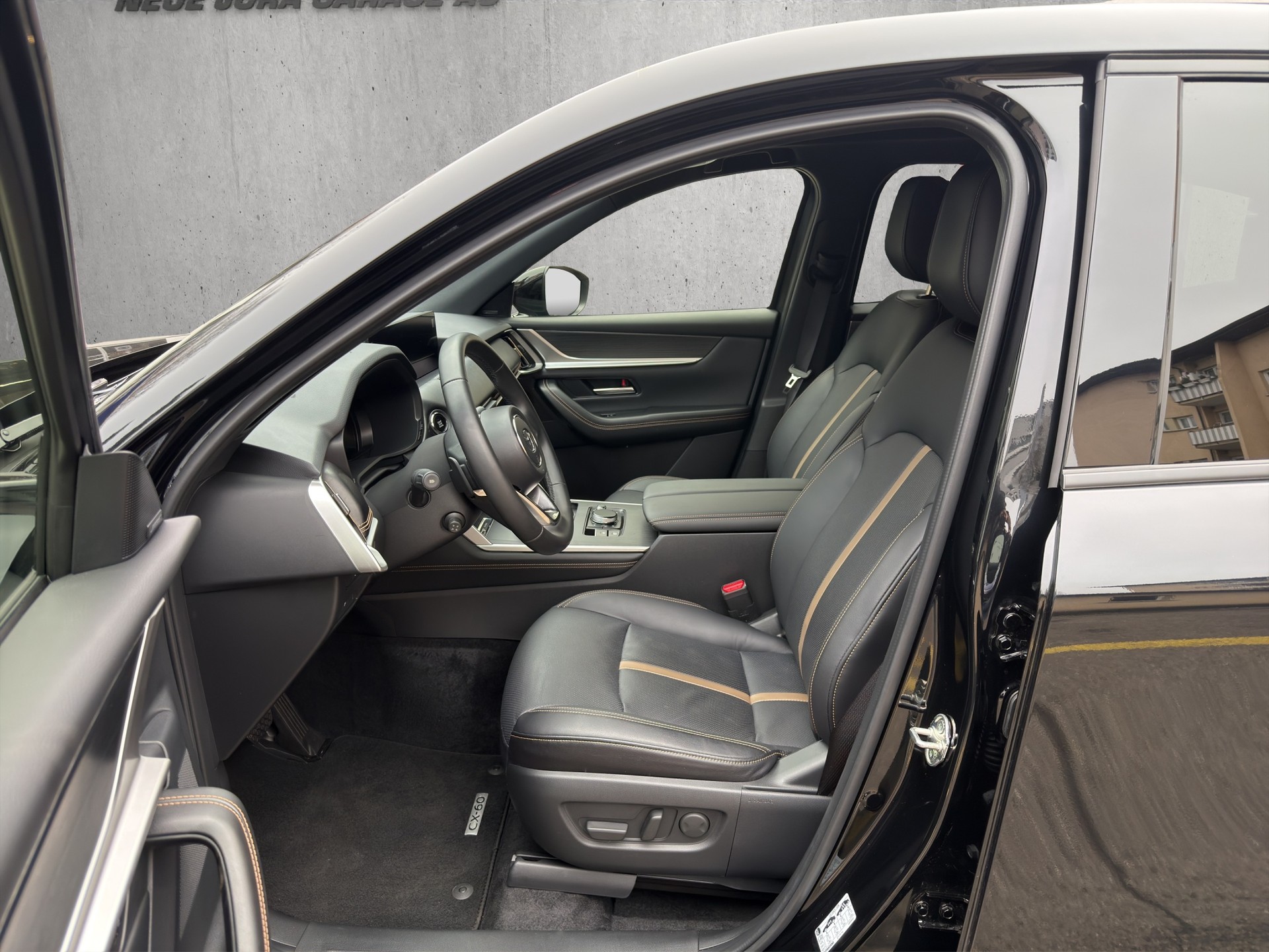 MAZDA CX-60 3.3L e-Skyactiv D 254 MHEV AWD Homura Plus-image-8