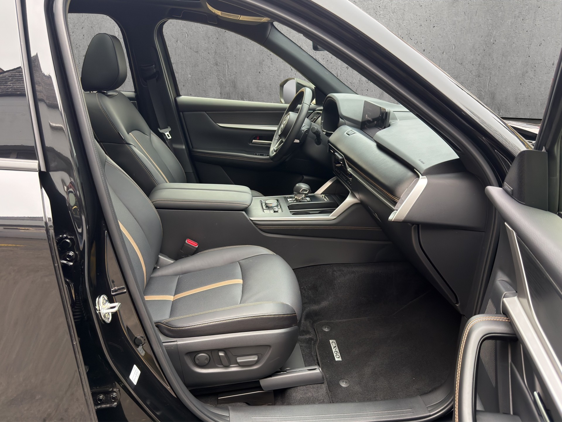 MAZDA CX-60 3.3L e-Skyactiv D 254 MHEV AWD Homura Plus-image-15