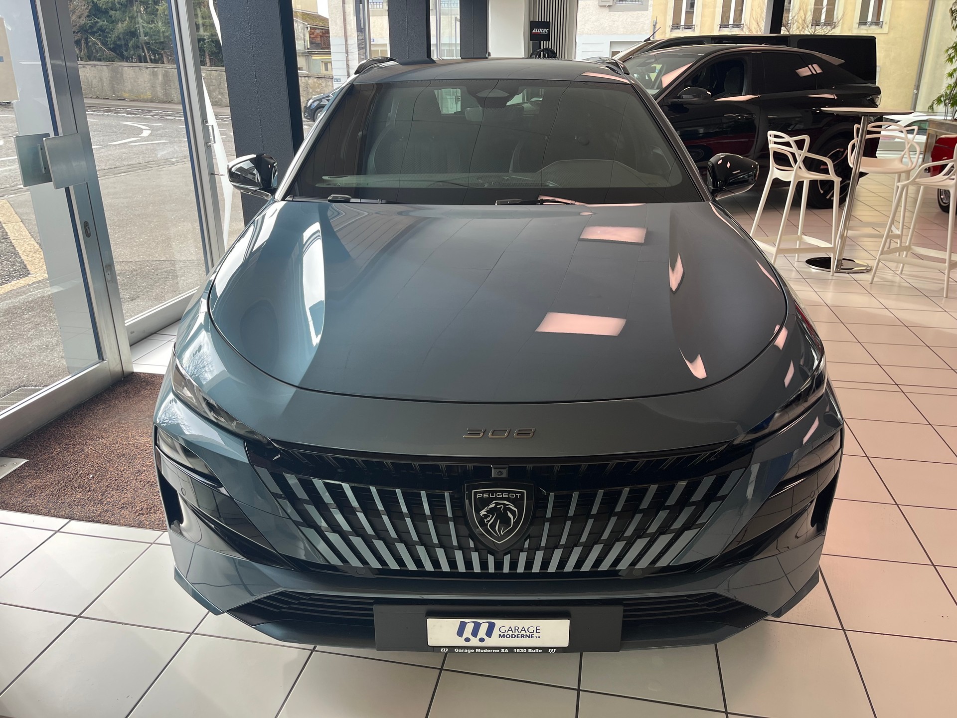 PEUGEOT 308 SW 1.2 Hybrid GT-showroom-element-1