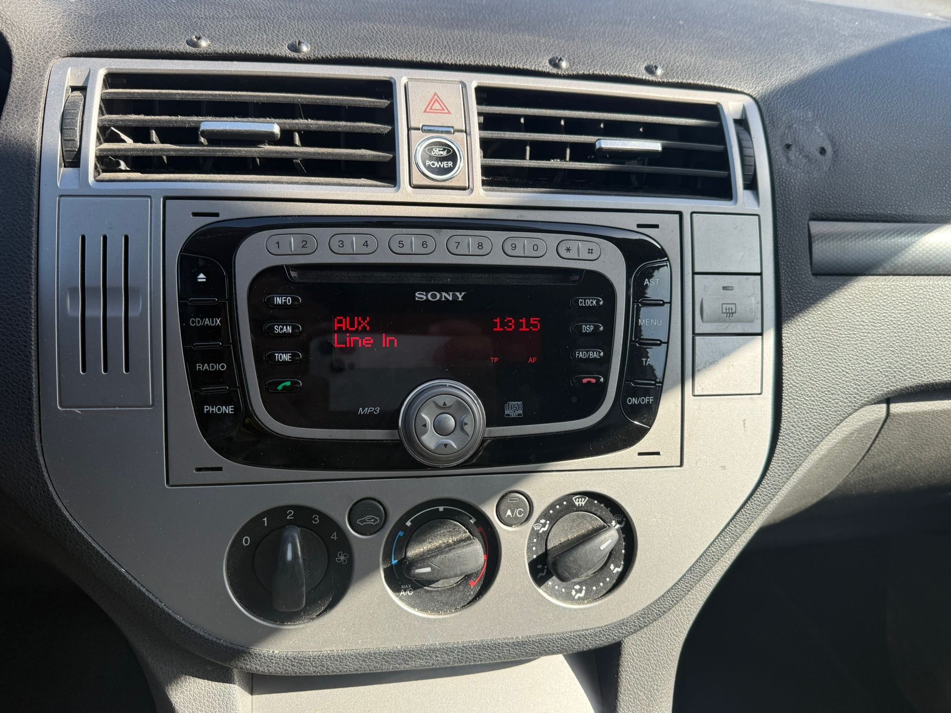 FORD Kuga 2.0 TDCi Carving 2WD-image-10