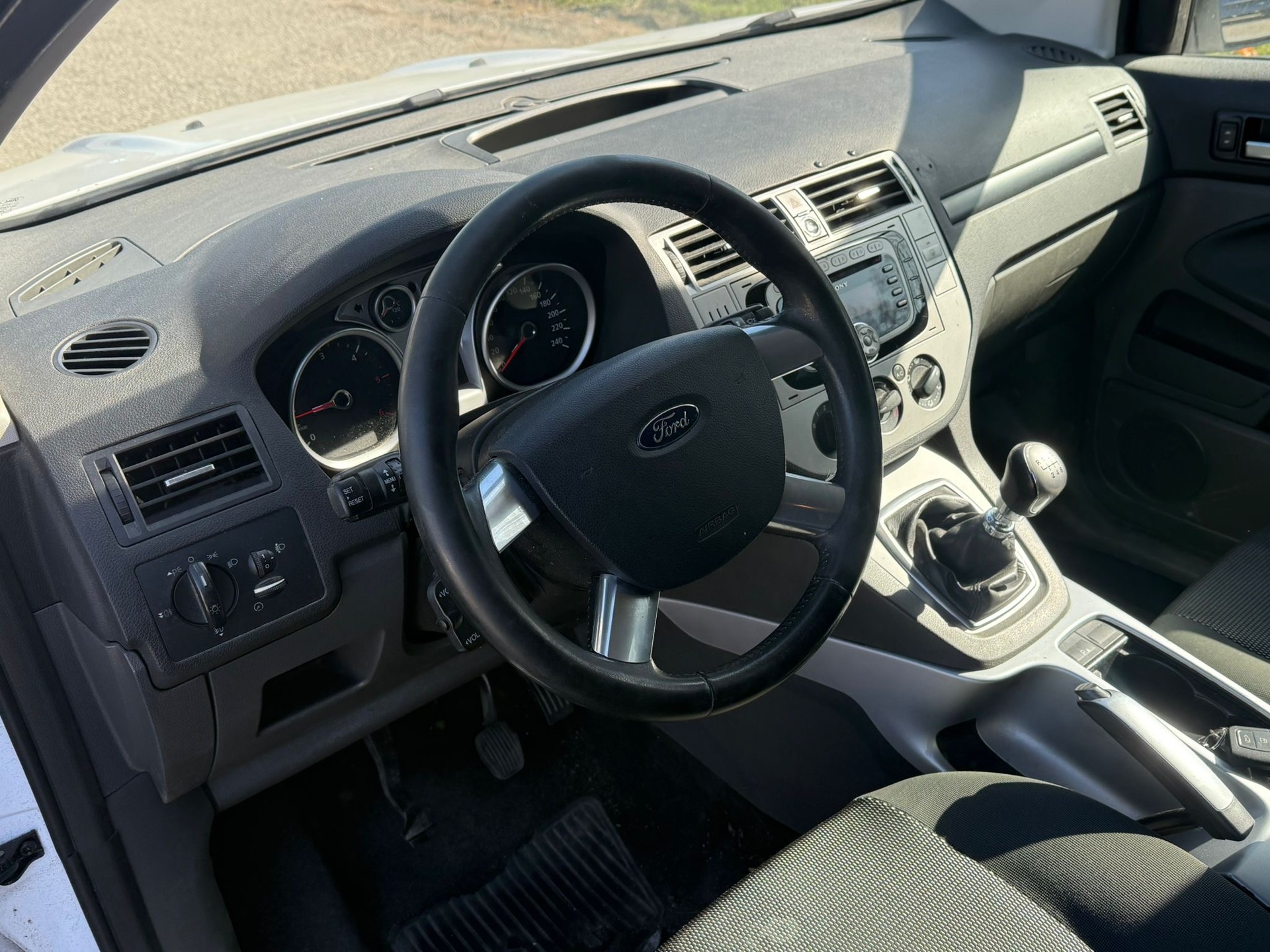 FORD Kuga 2.0 TDCi Carving 2WD-image-9
