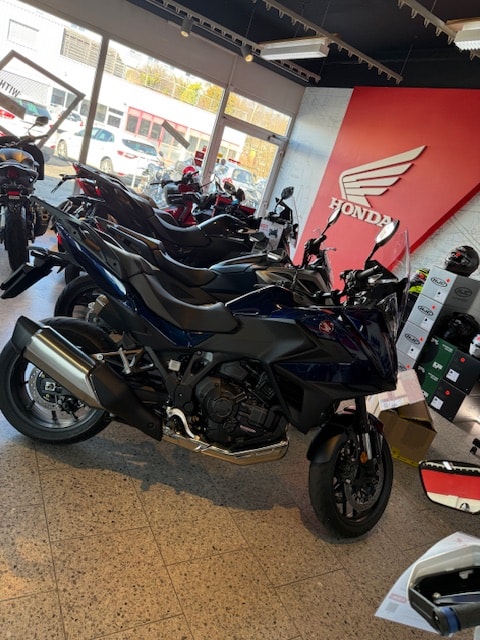 HONDA NT 1100DCT-showroom-element-1