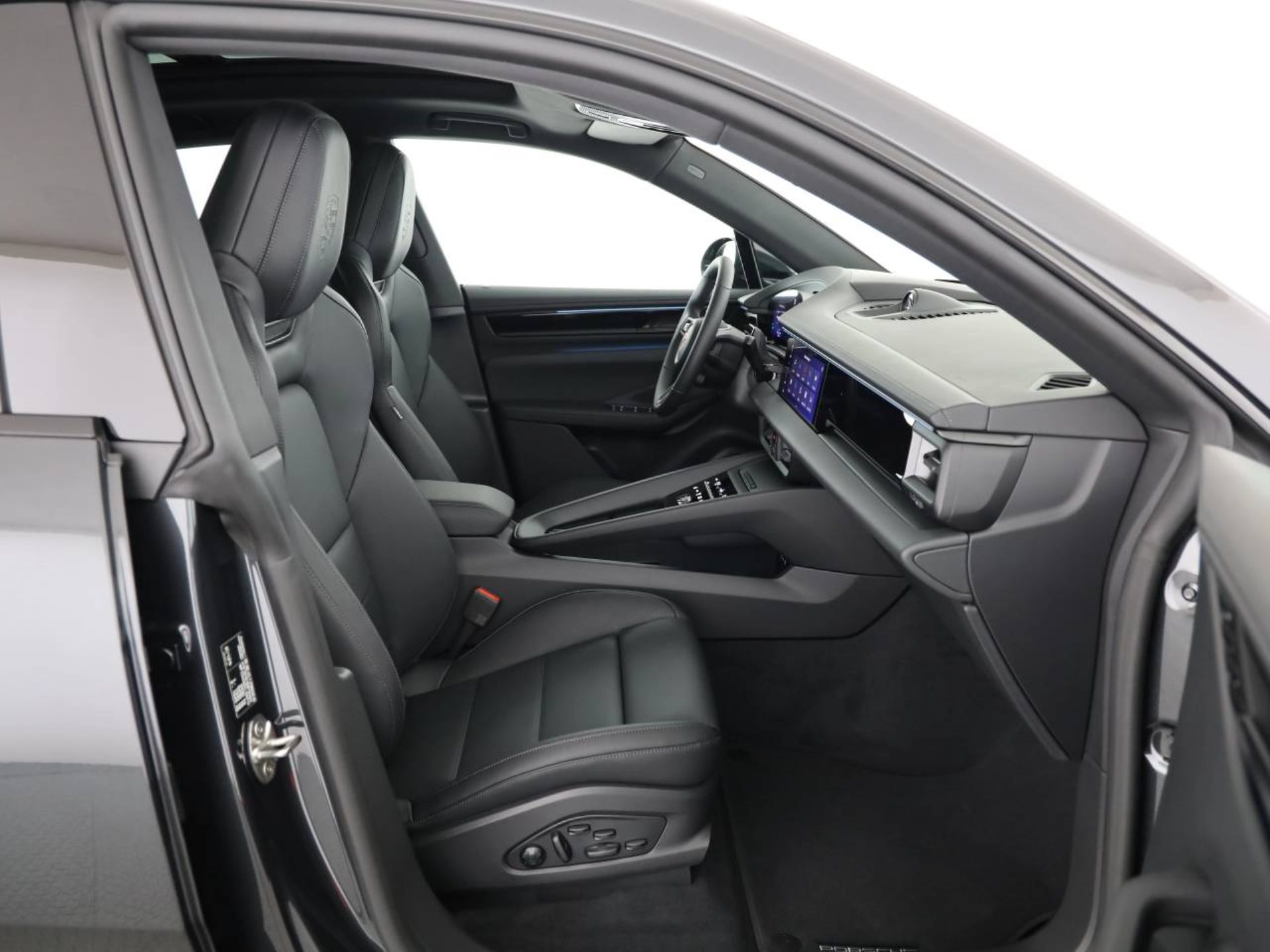 PORSCHE Macan 4S-image-11