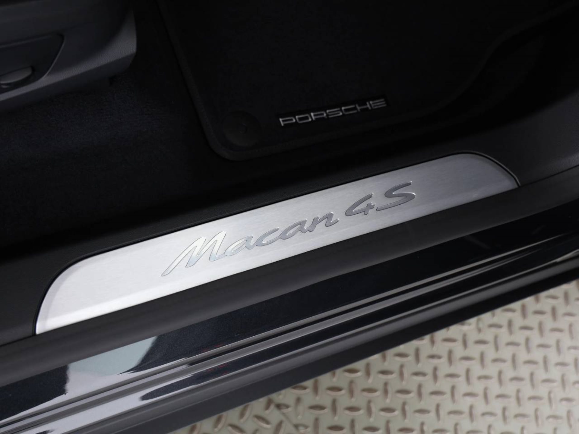 PORSCHE Macan 4S-image-19