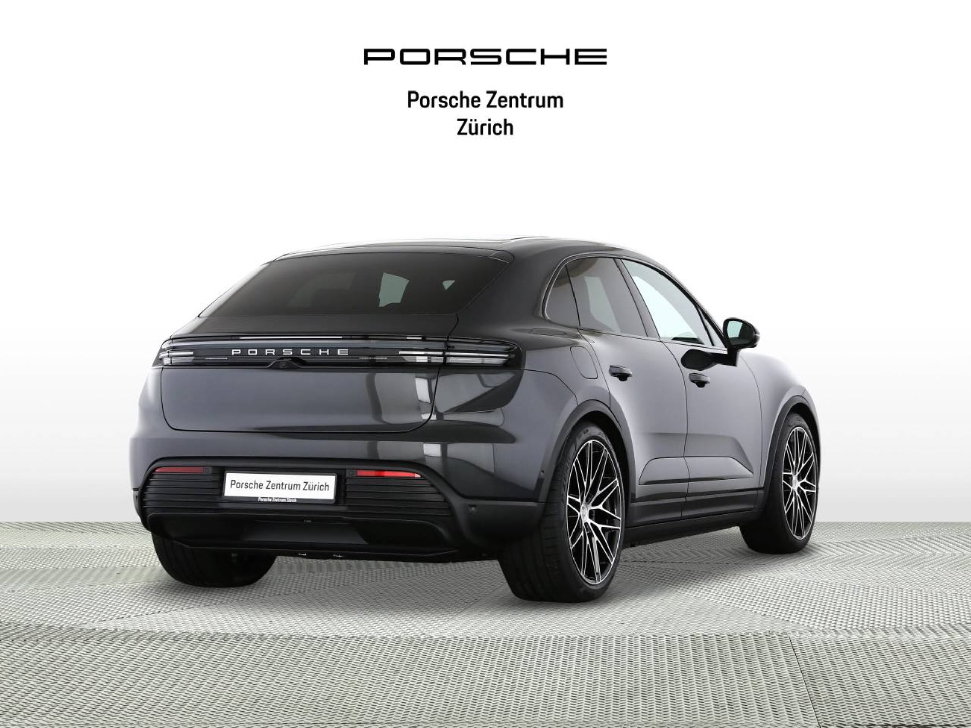 PORSCHE Macan 4S-image-2