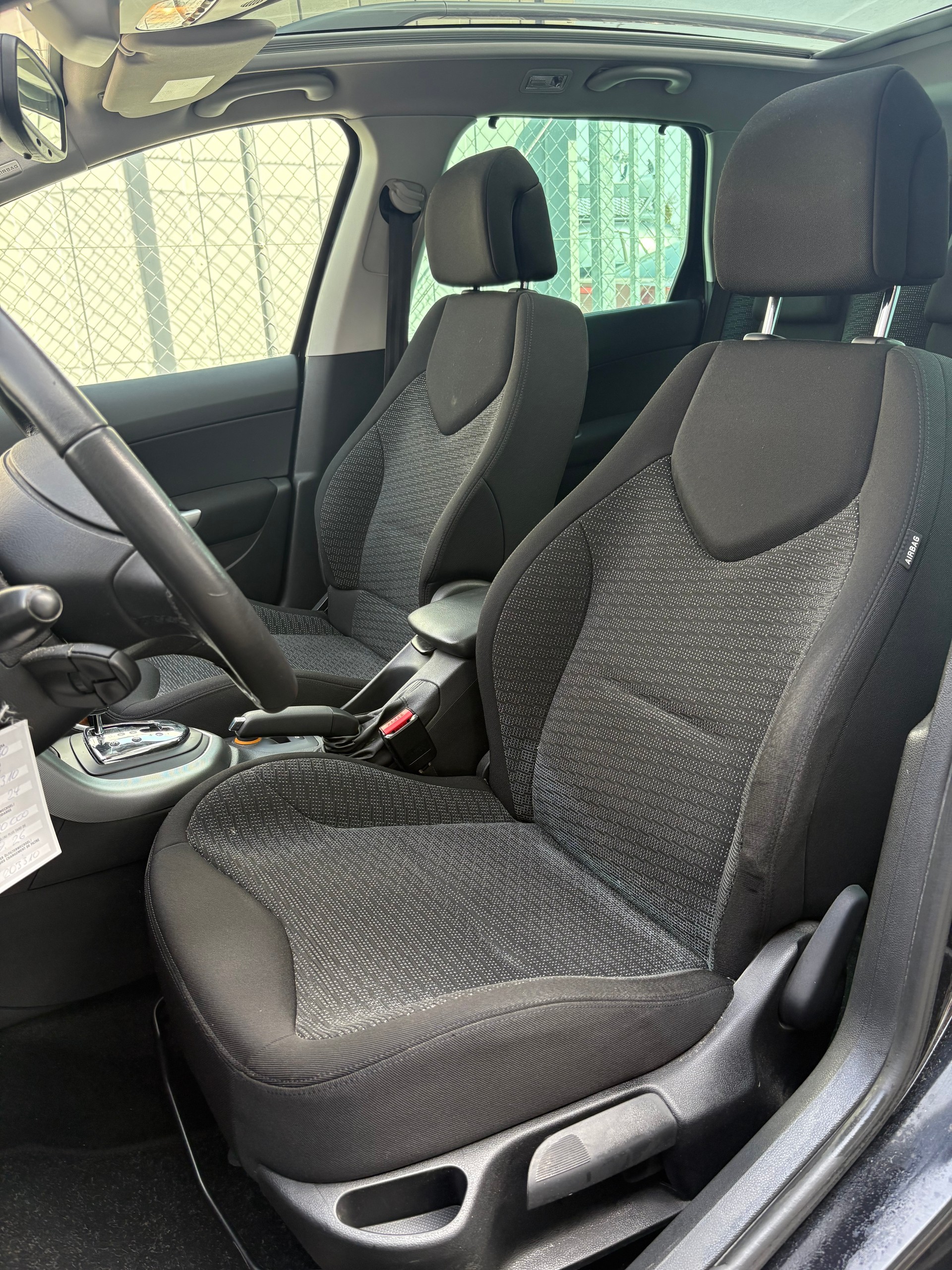 PEUGEOT 308 SW 2.0 HDI Sport Automatic-image-14