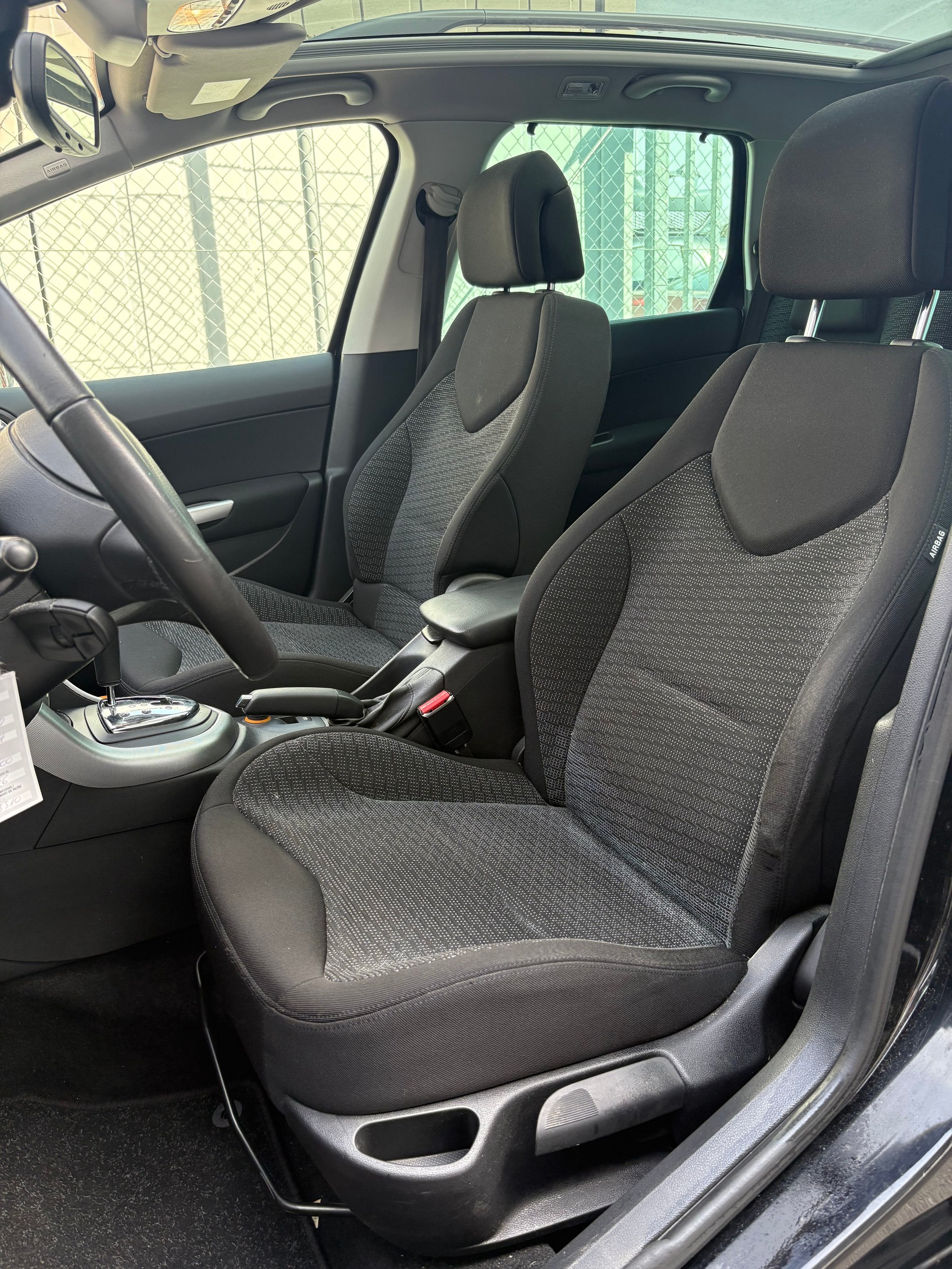 PEUGEOT 308 SW 2.0 HDI Sport Automatic-image-12