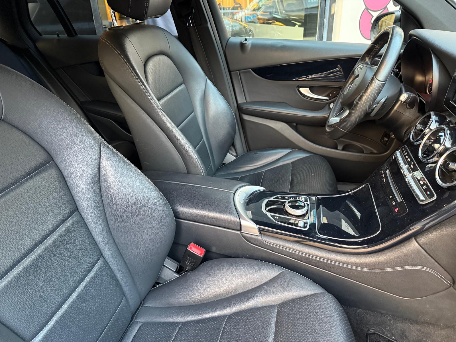 MERCEDES-BENZ GLC 250 AMG Line 4Matic 9G-Tronic-image-13