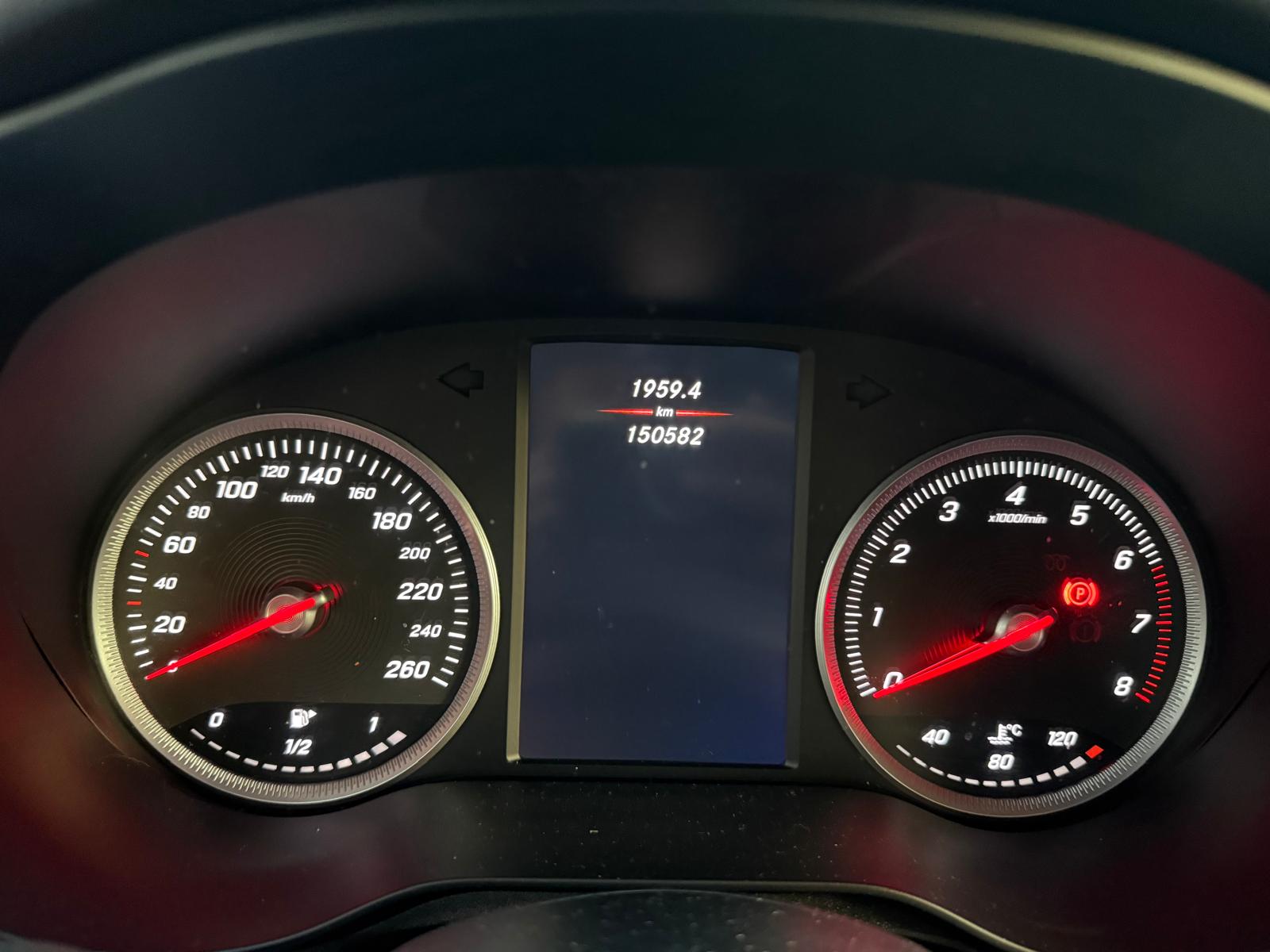 MERCEDES-BENZ GLC 250 AMG Line 4Matic 9G-Tronic-image-10