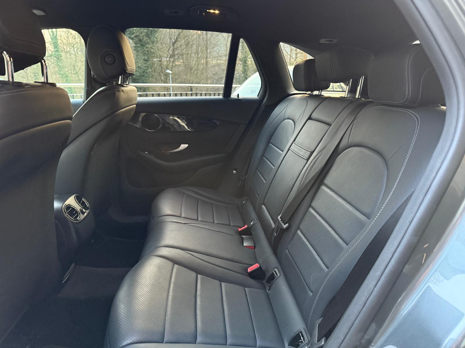 MERCEDES-BENZ GLC 250 AMG Line 4Matic 9G-Tronic-image-7