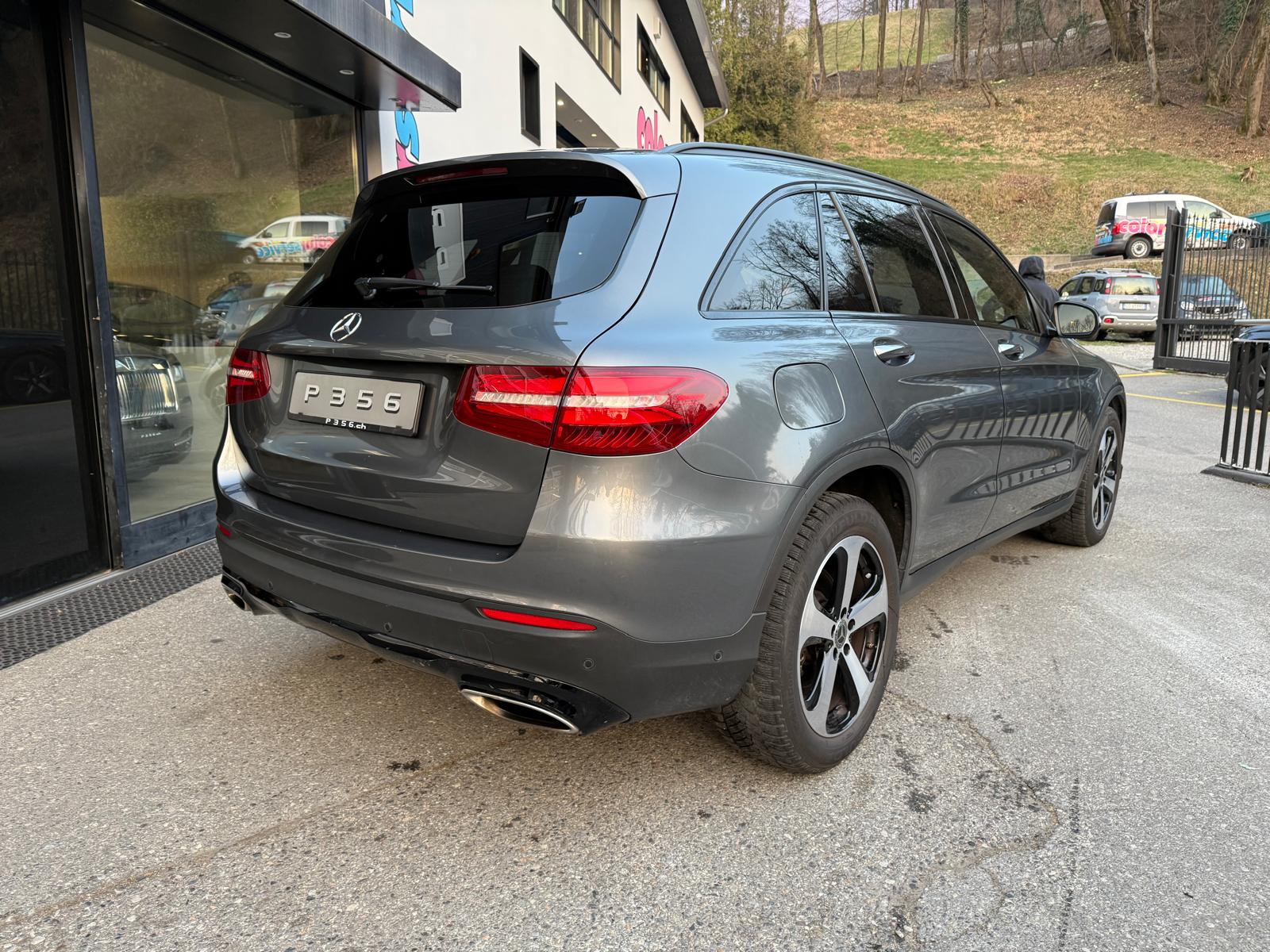 MERCEDES-BENZ GLC 250 AMG Line 4Matic 9G-Tronic-image-4