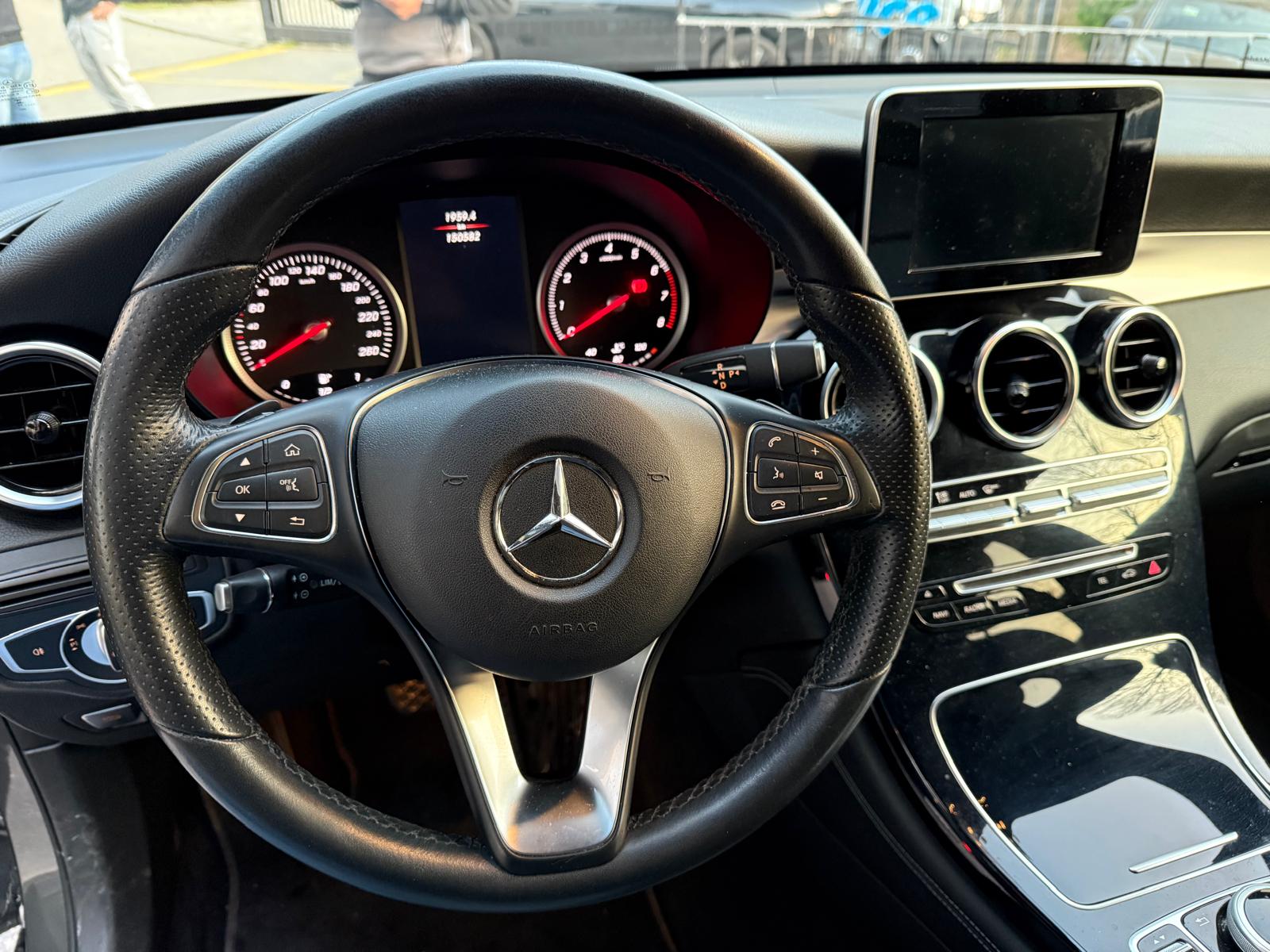 MERCEDES-BENZ GLC 250 AMG Line 4Matic 9G-Tronic-image-11