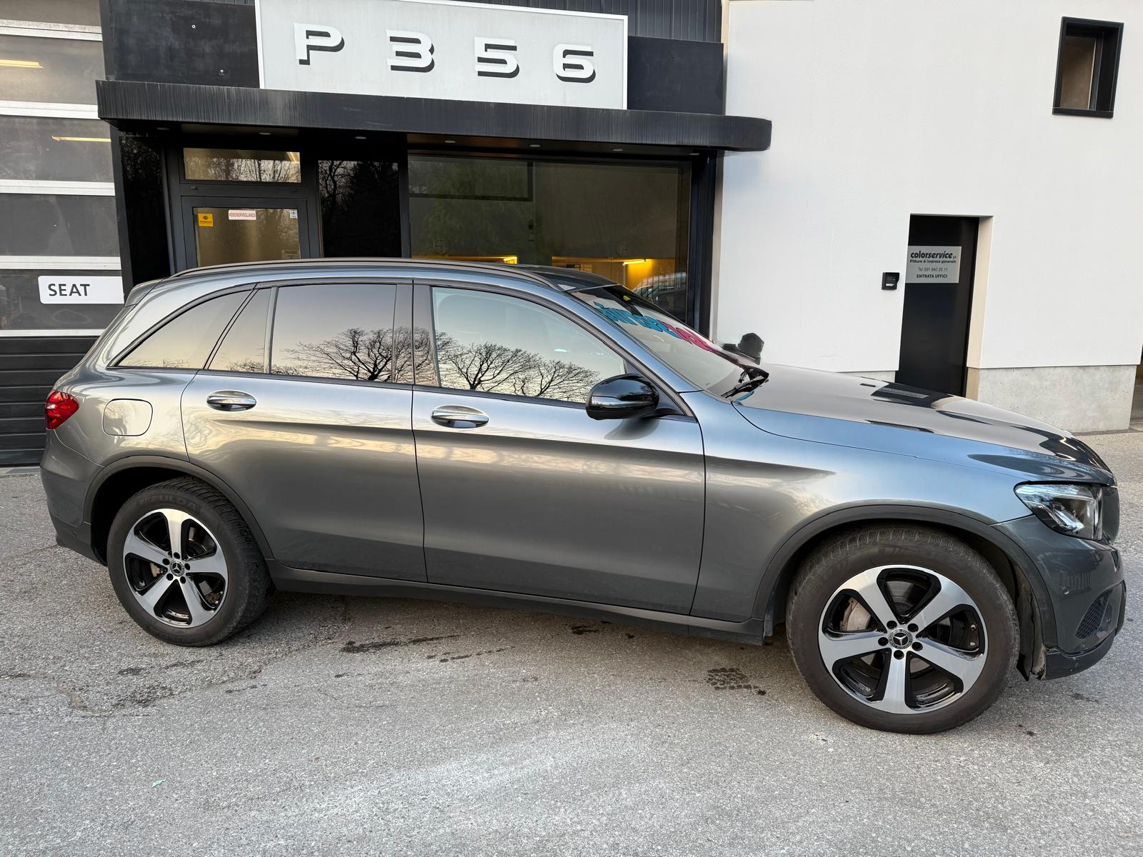 MERCEDES-BENZ GLC 250 AMG Line 4Matic 9G-Tronic-image-3