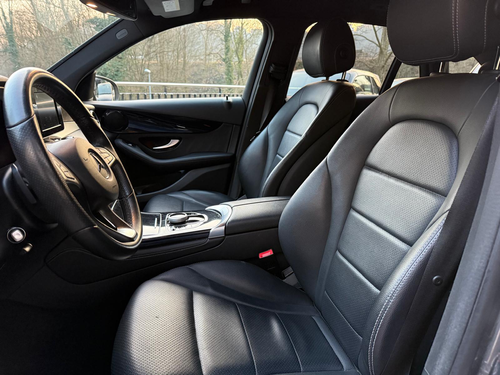 MERCEDES-BENZ GLC 250 AMG Line 4Matic 9G-Tronic-image-9