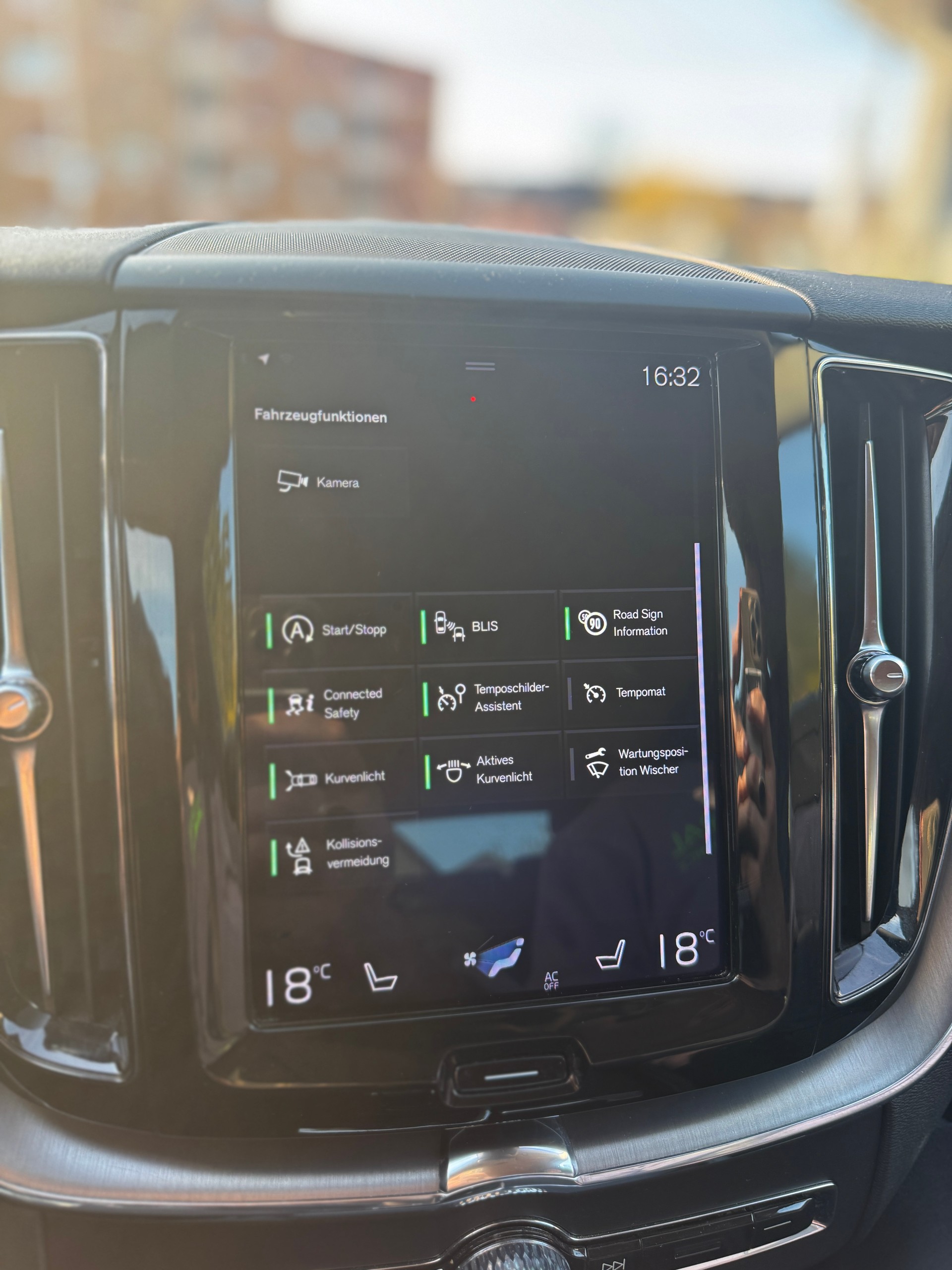VOLVO XC60 D4 Momentum Geartronic-image-14