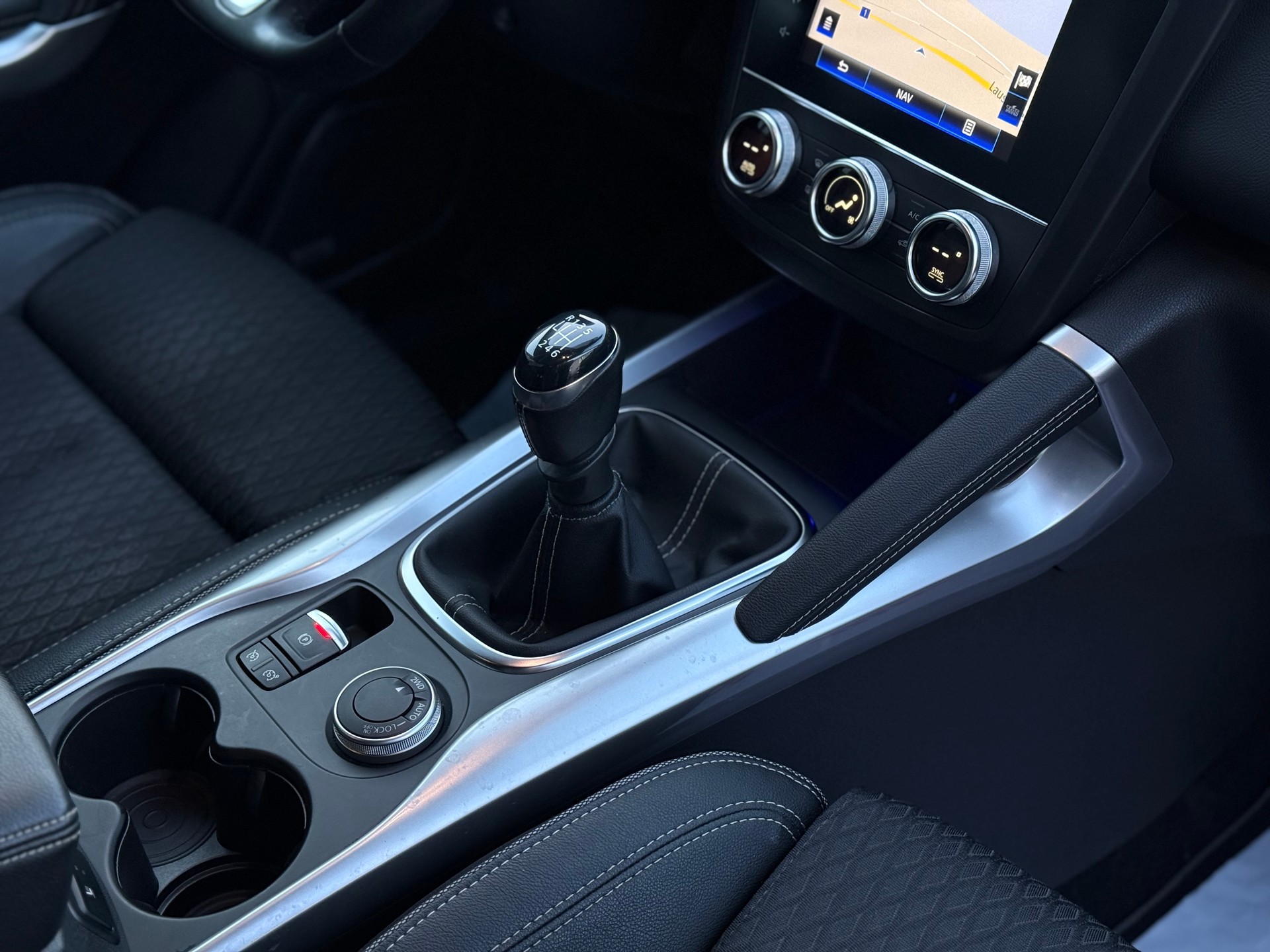 RENAULT Kadjar 1.7 Blue dCI Business 4WD-image-16