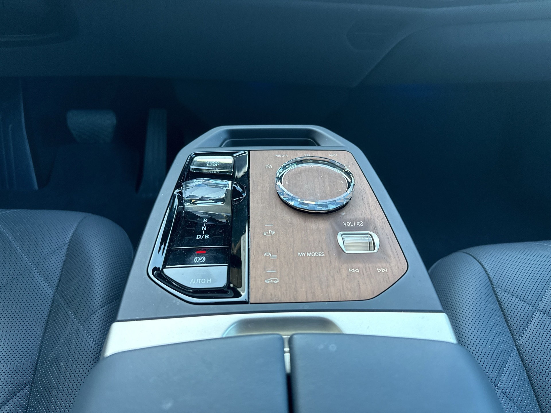 BMW iX M60-image-12