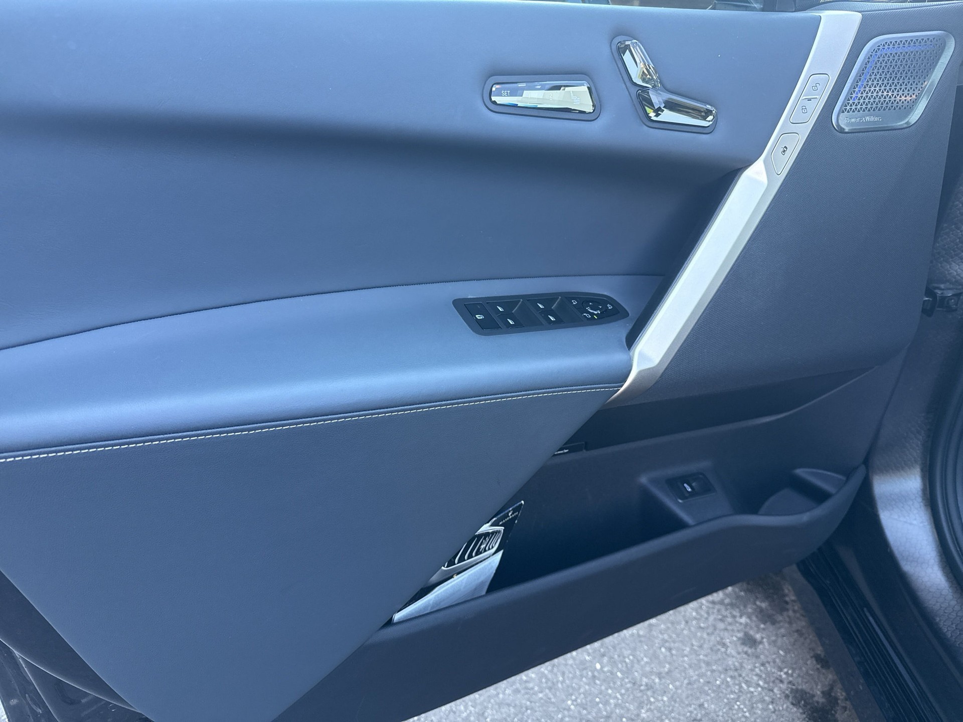 BMW iX M60-image-16