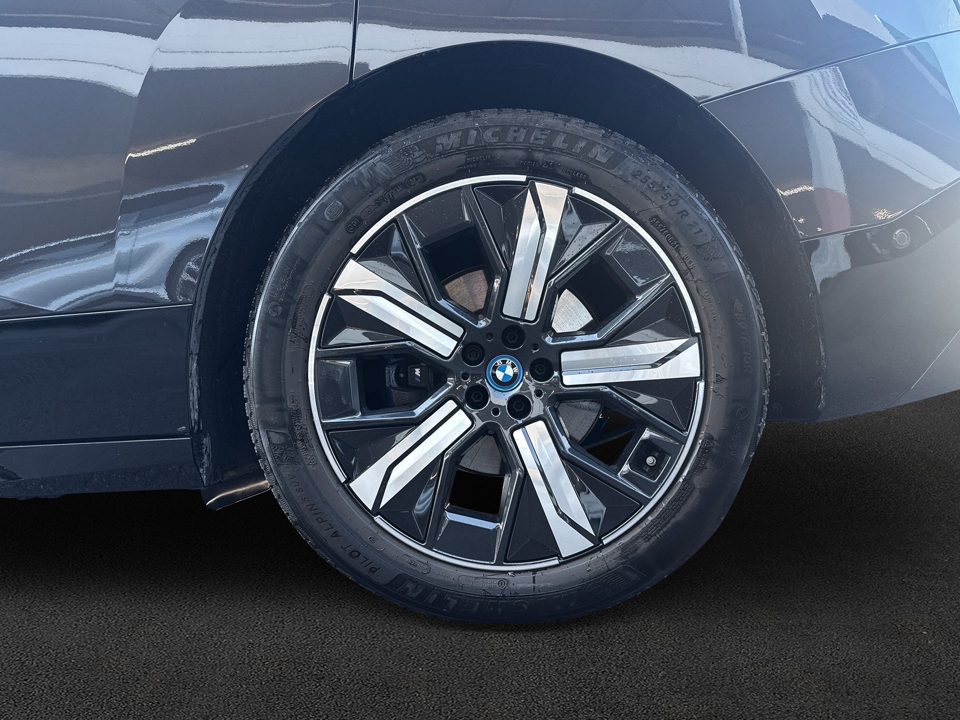 BMW iX M60-image-8