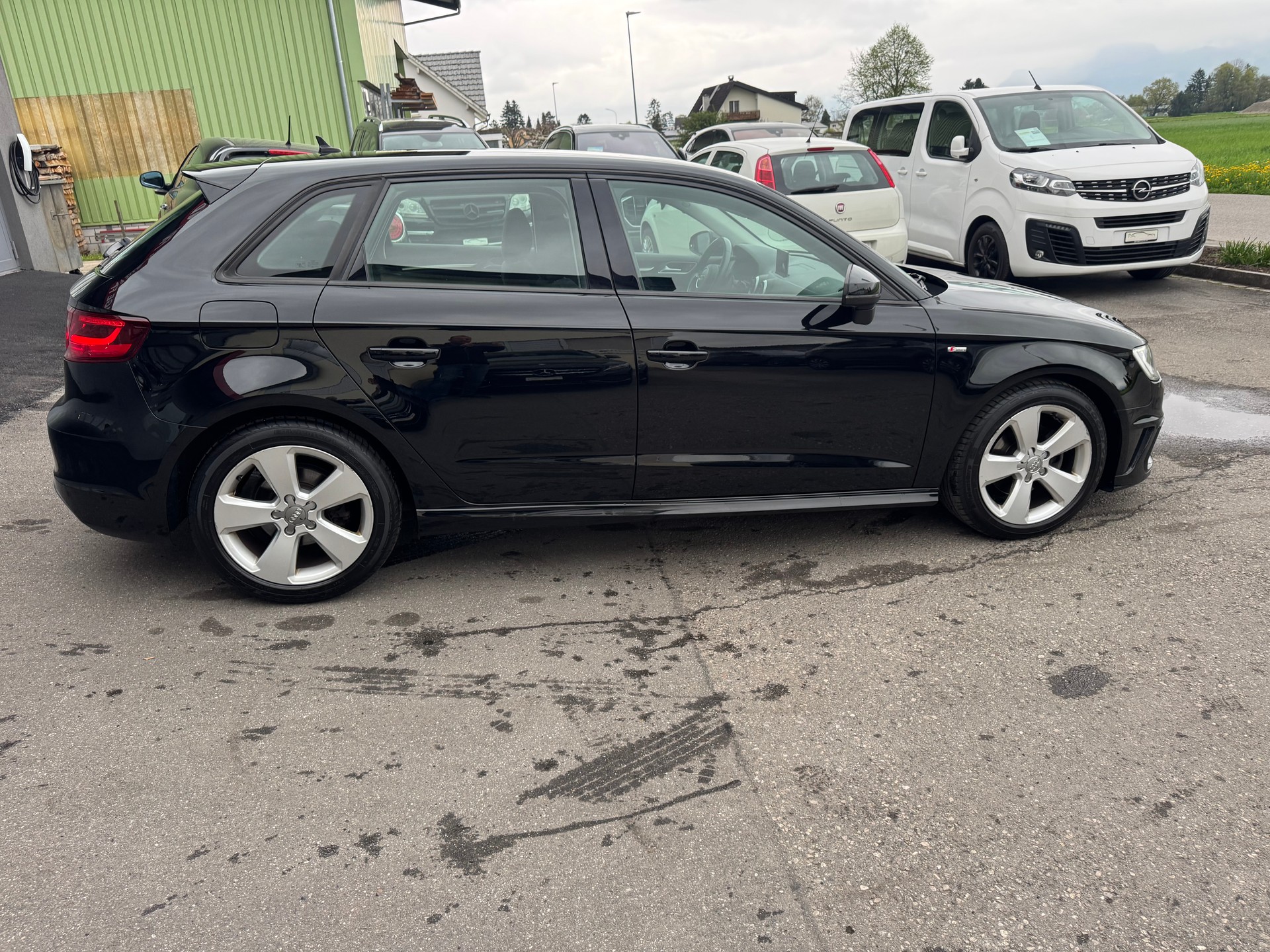 AUDI A3 Sportback 2.0 TDI S-Line S-tronic-image-11