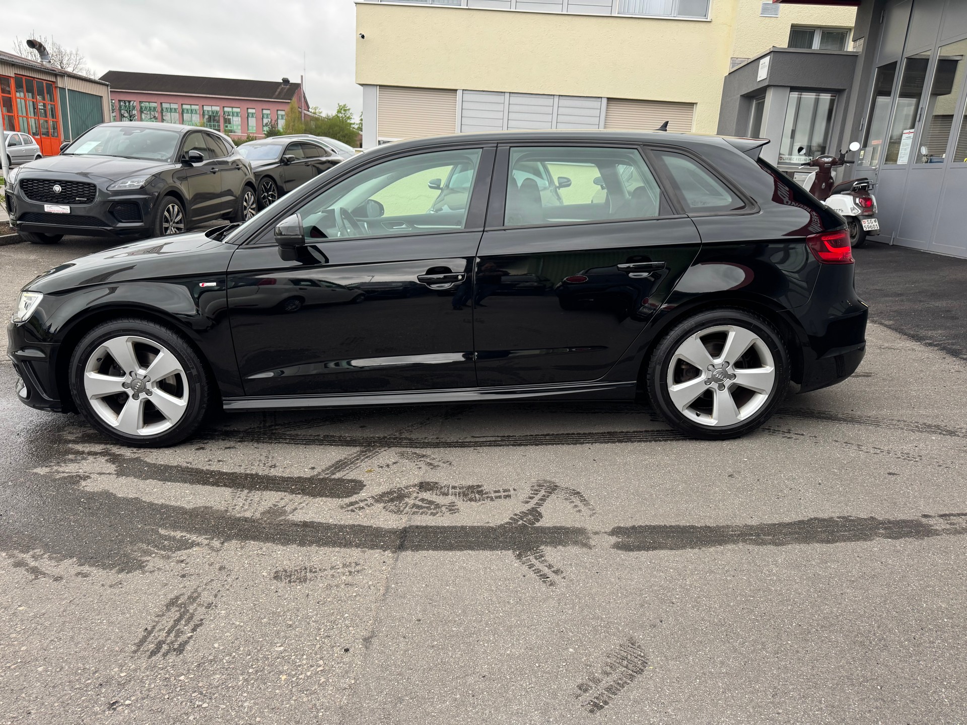 AUDI A3 Sportback 2.0 TDI S-Line S-tronic-image-7