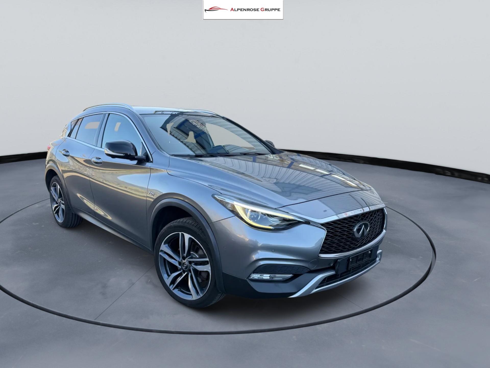 INFINITI QX30 2.0t Luxe Tech AWD DCT AWD-image-0