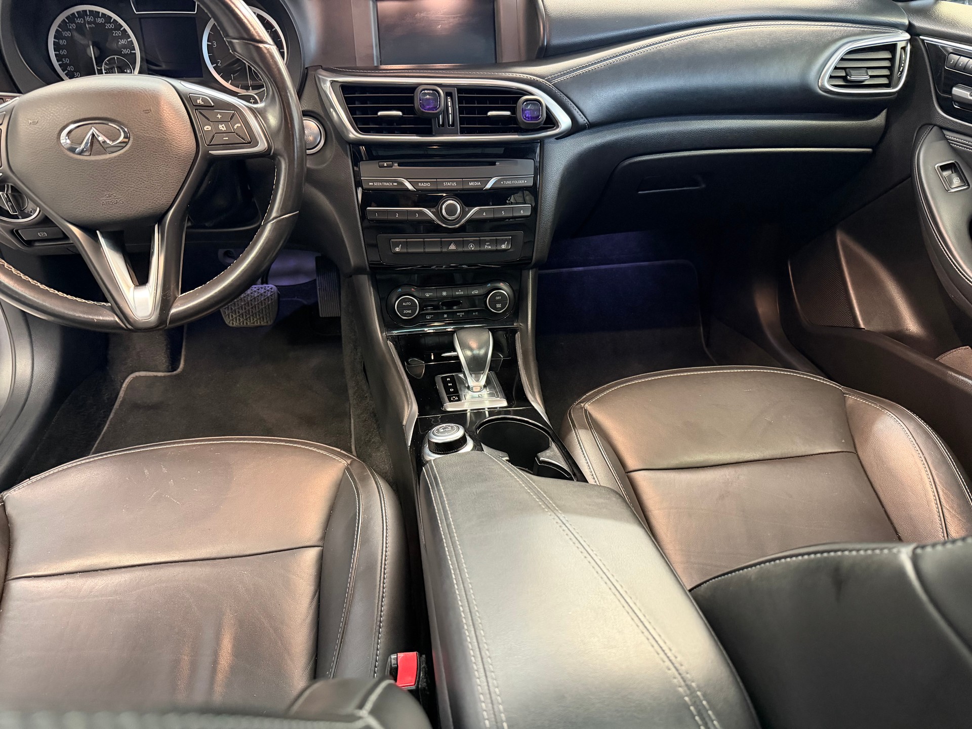 INFINITI QX30 2.0t Luxe Tech AWD DCT AWD-image-12