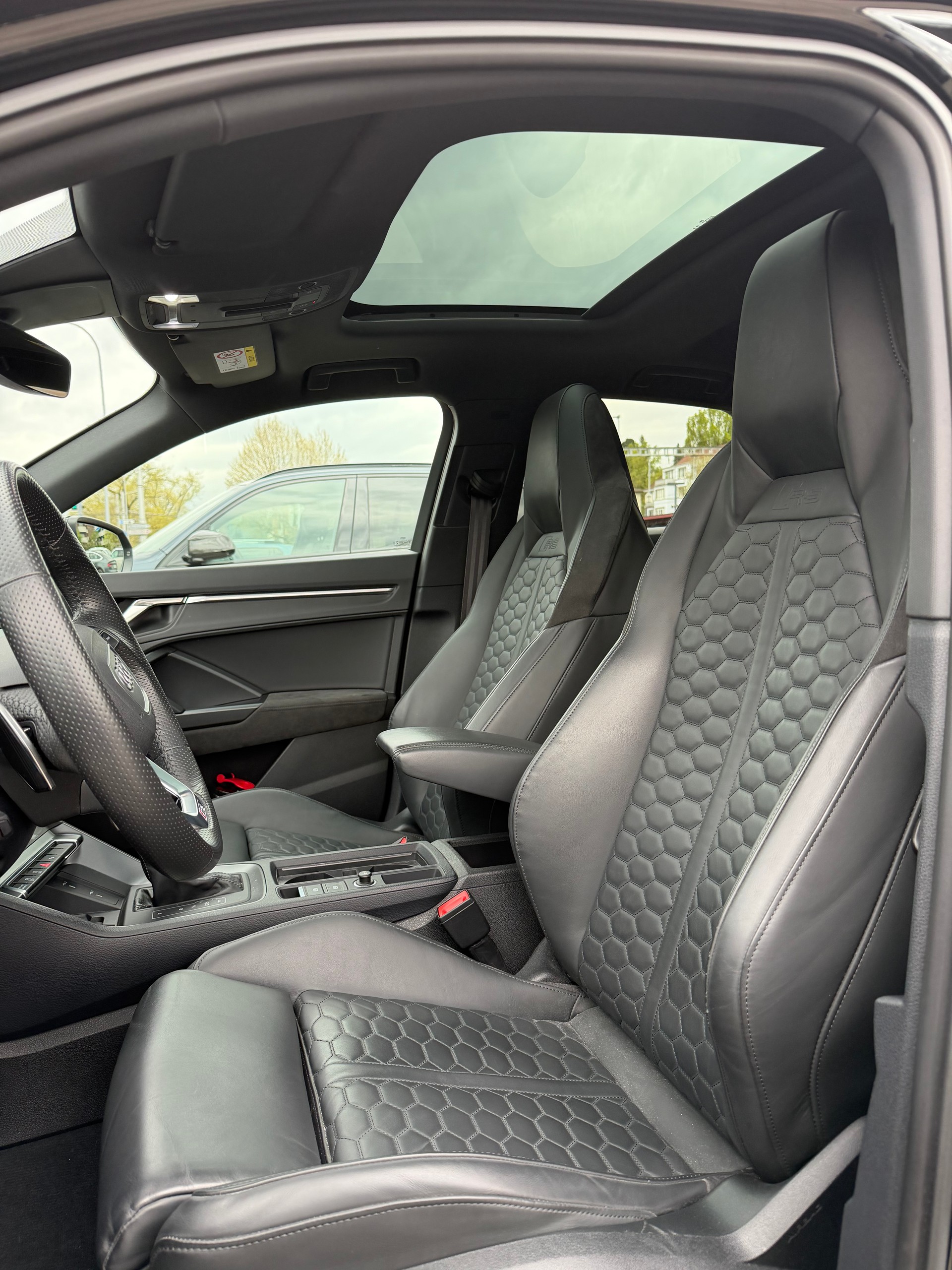 AUDI RS Q3 Sportback quattro S tronic-image-4