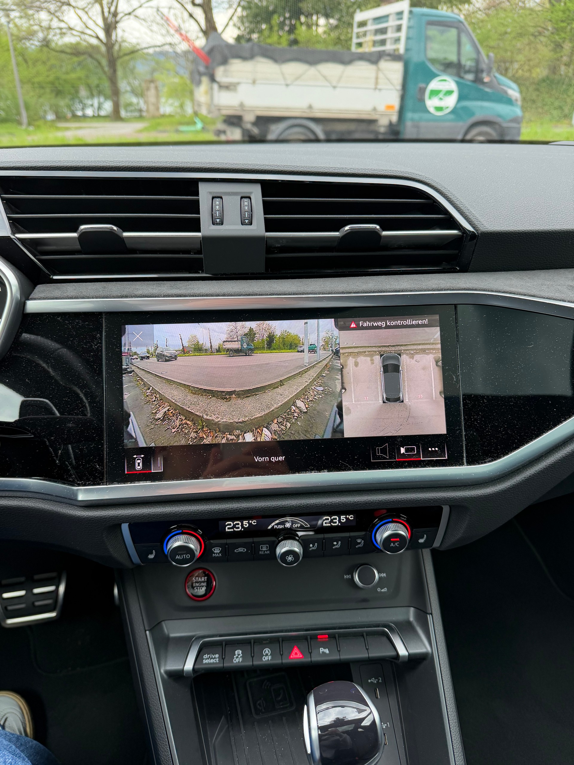 AUDI RS Q3 Sportback quattro S tronic-image-5