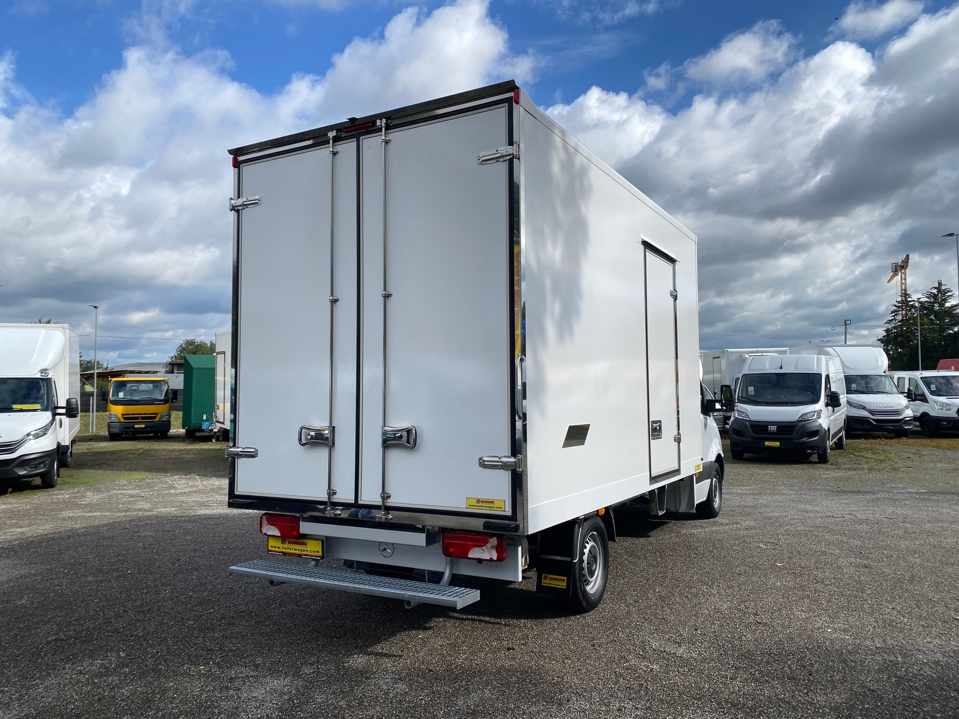 MERCEDES-BENZ Sprinter 317 CDI Möbelkoffer mit Flügeltüren 900 Kg. Nutzlast-image-2