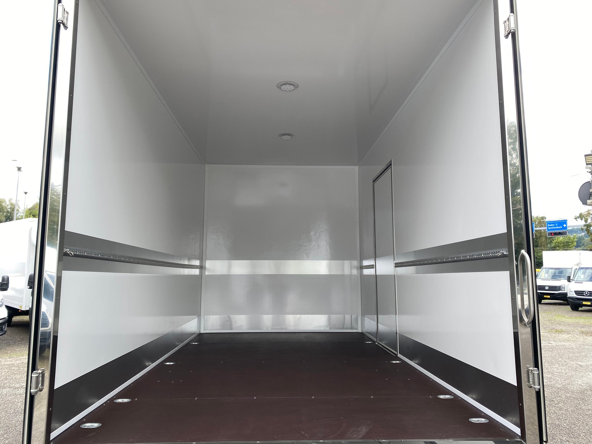 MERCEDES-BENZ Sprinter 317 CDI Möbelkoffer mit Flügeltüren 900 Kg. Nutzlast-image-3