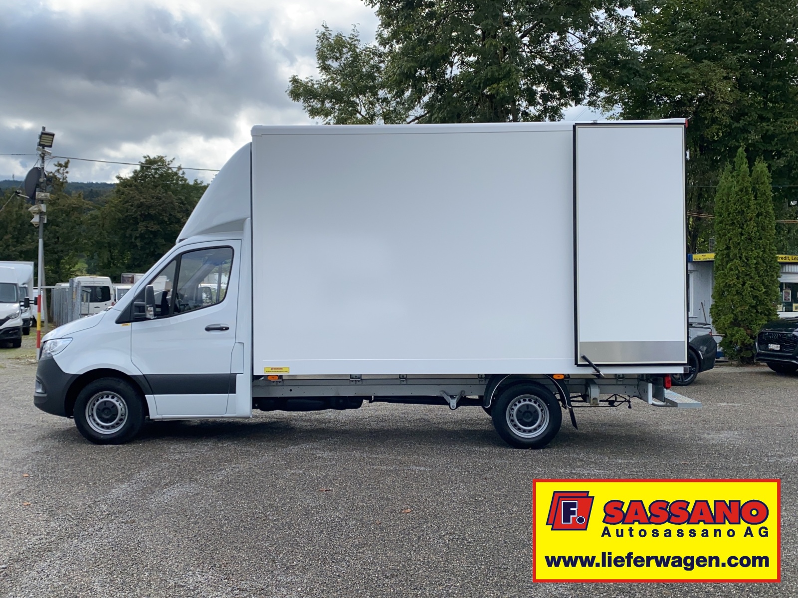 MERCEDES-BENZ Sprinter 317 CDI Möbelkoffer mit Flügeltüren 900 Kg. Nutzlast-image-1